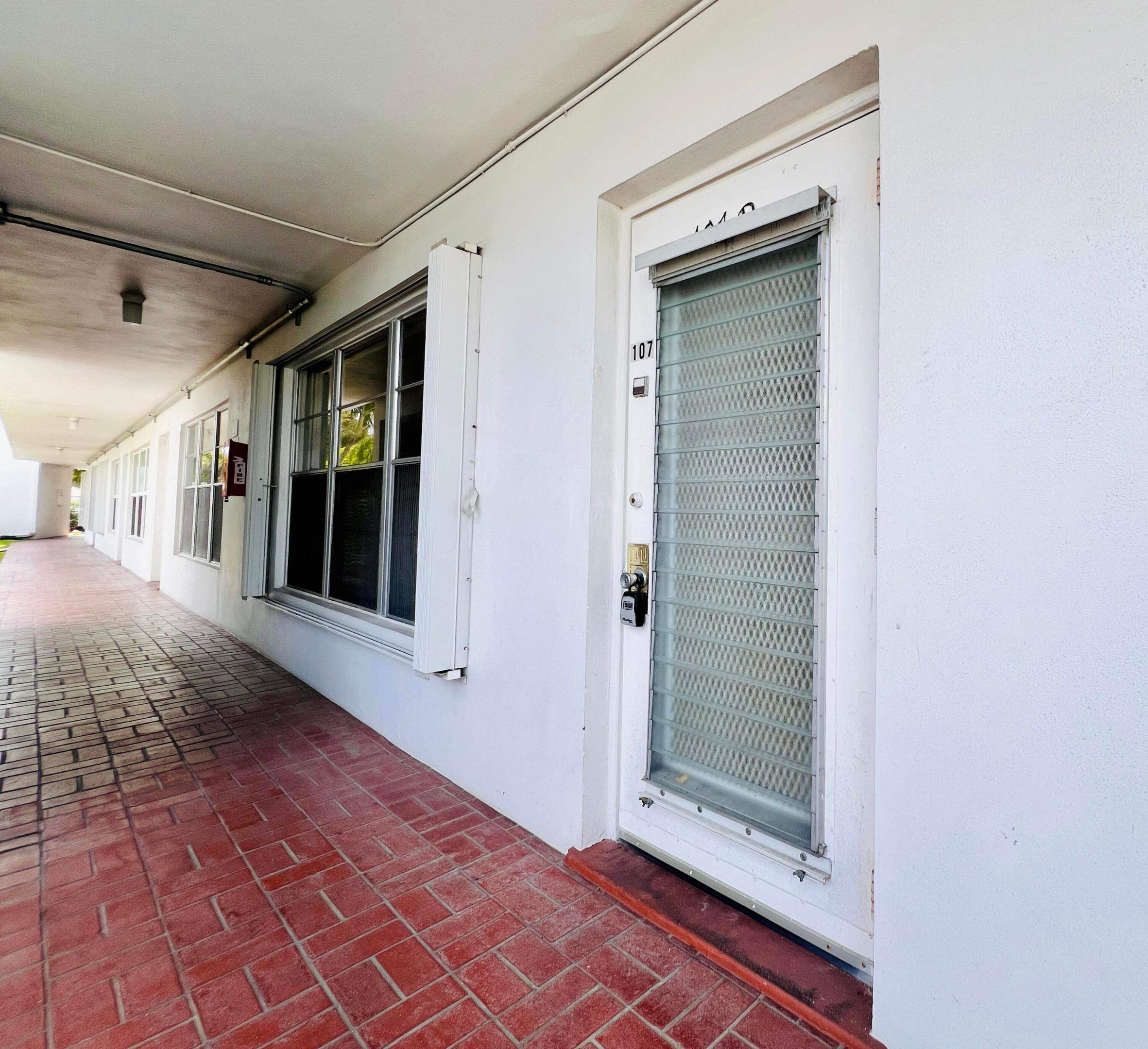 CENTURY VILLAGE - WELLINGTON CONDOS - Residential