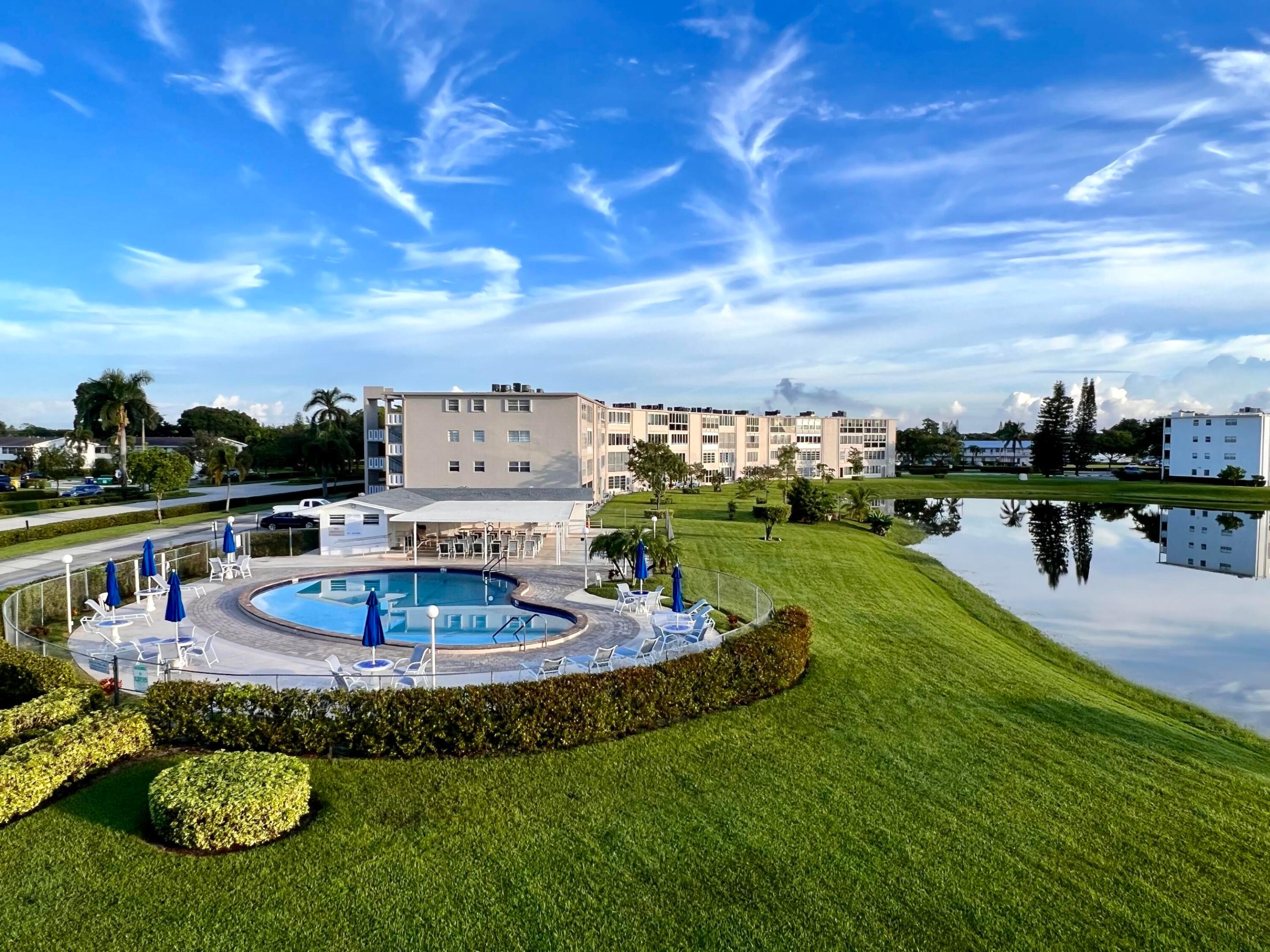 CENTURY VILLAGE - WELLINGTON CONDOS - Residential