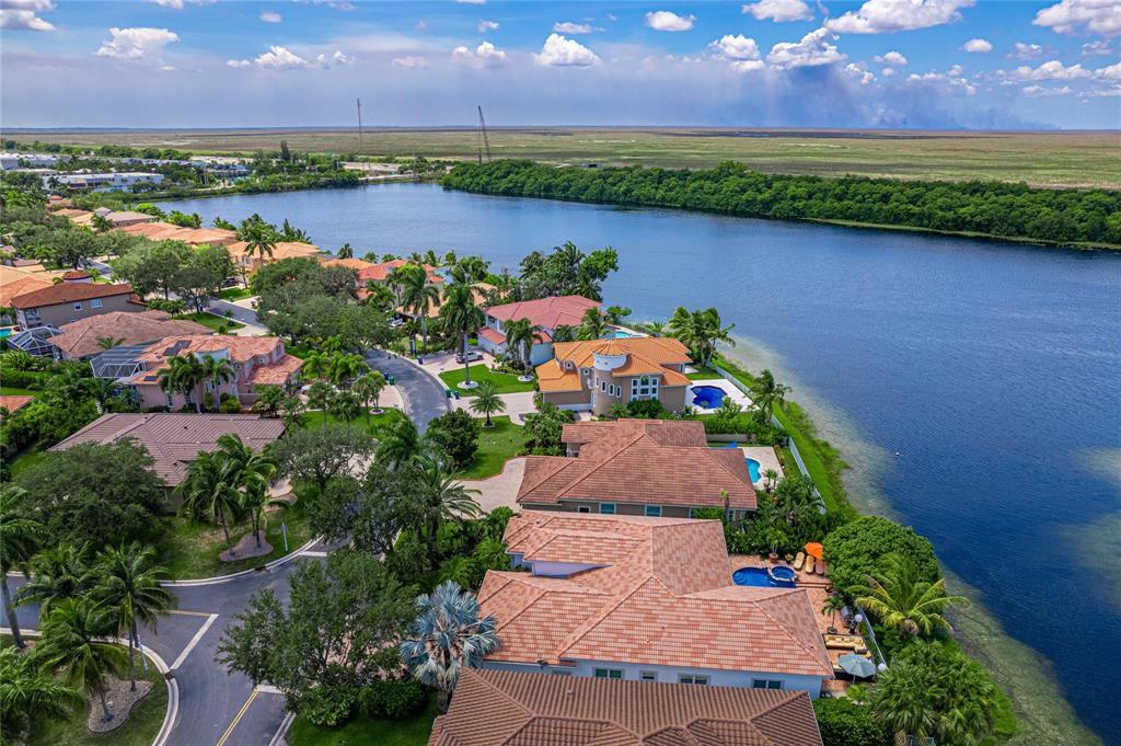 WYNDHAM LAKES WEST - Residential