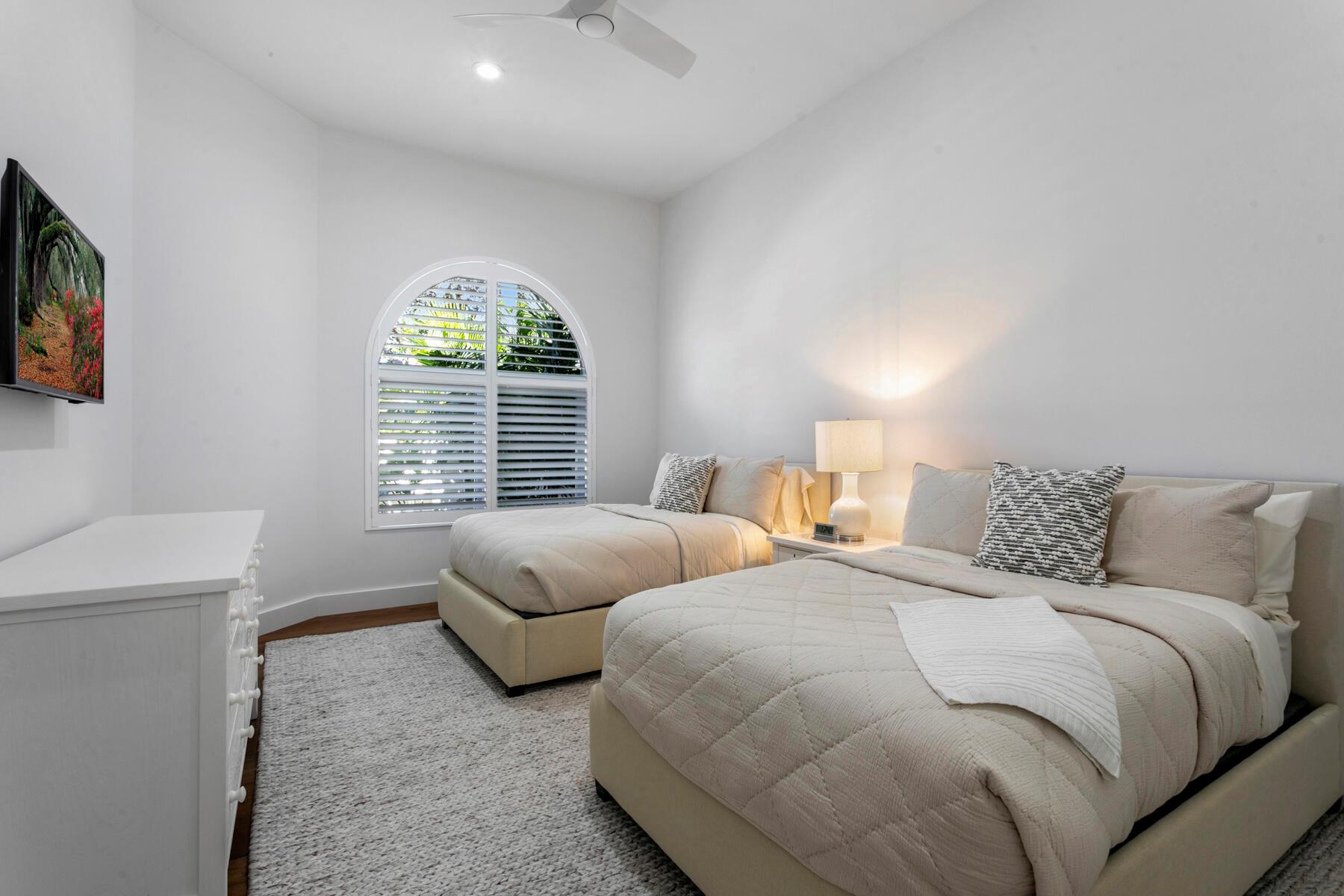 ADMIRALS COVE - Residential