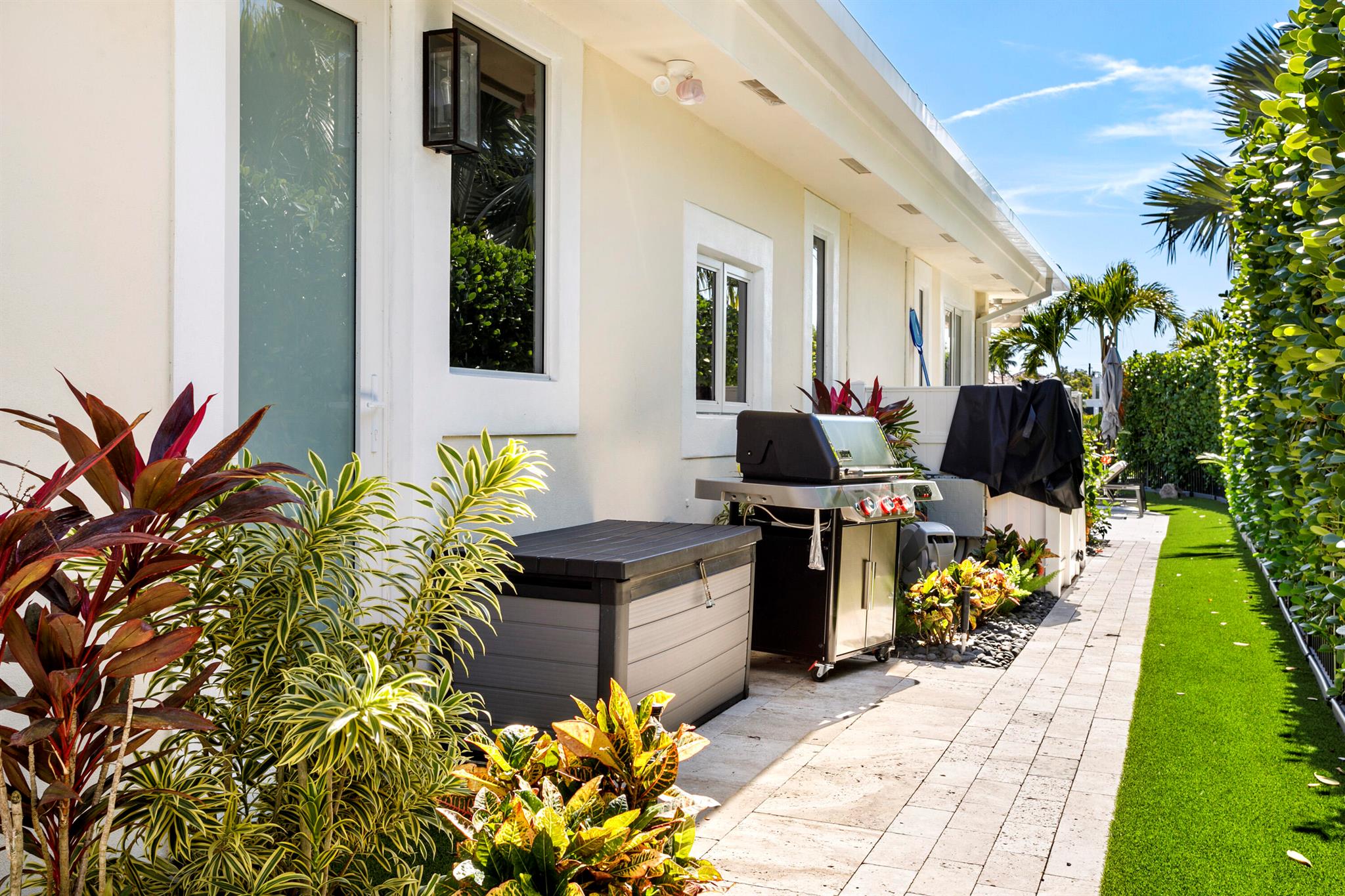 ADMIRALS COVE - Residential