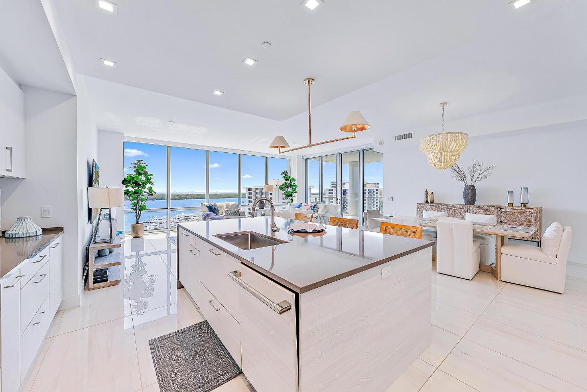 WATER CLUB - Residential