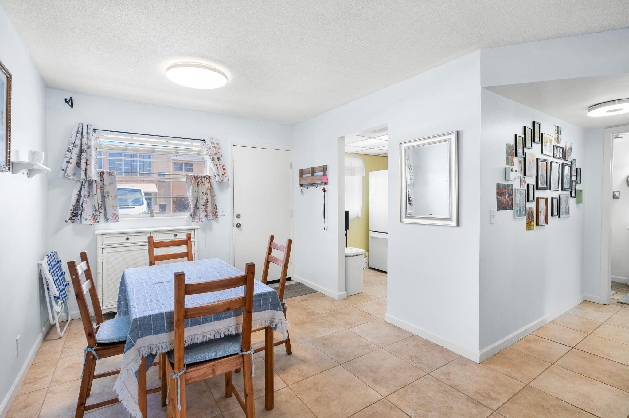 VILLAGE ROYALE CONDO 8 - Residential
