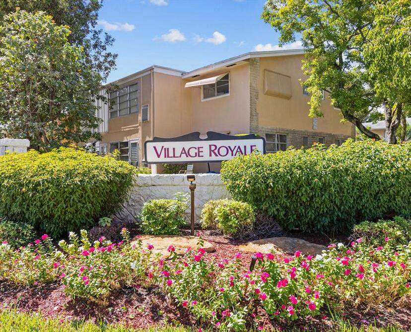 VILLAGE ROYALE CONDO 8 - Residential