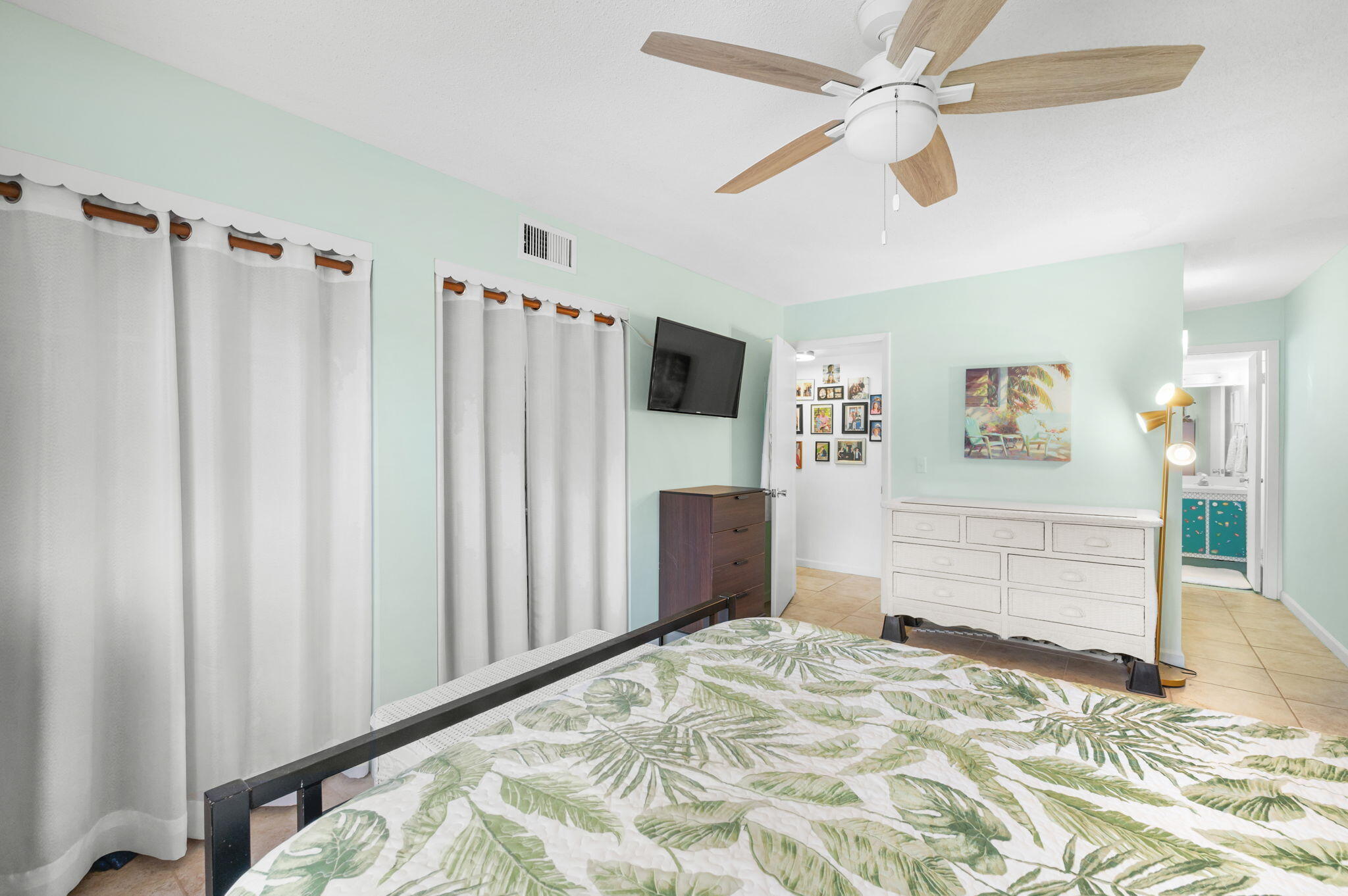 VILLAGE ROYALE CONDO 8 - Residential