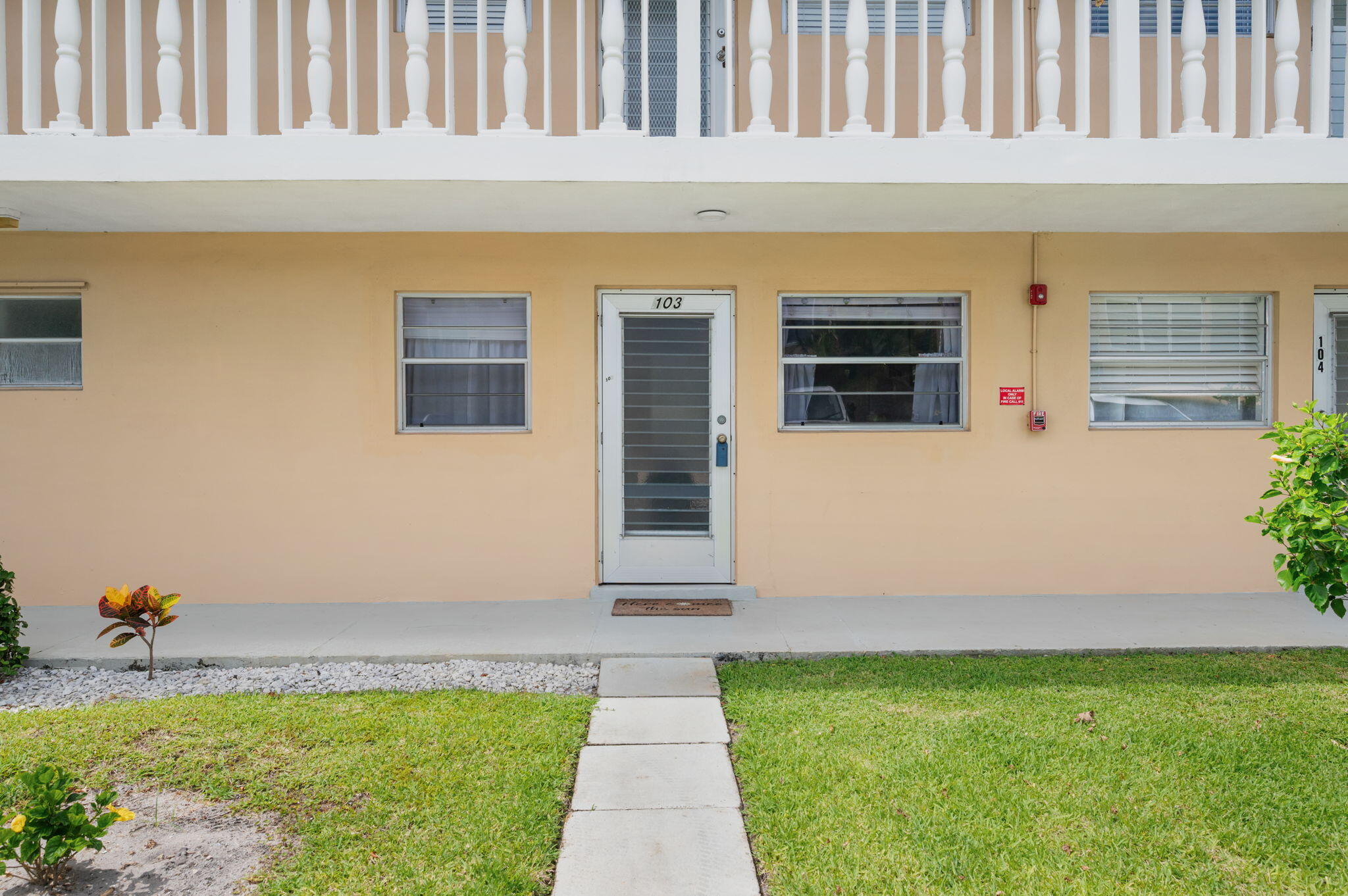 VILLAGE ROYALE CONDO 8 - Residential