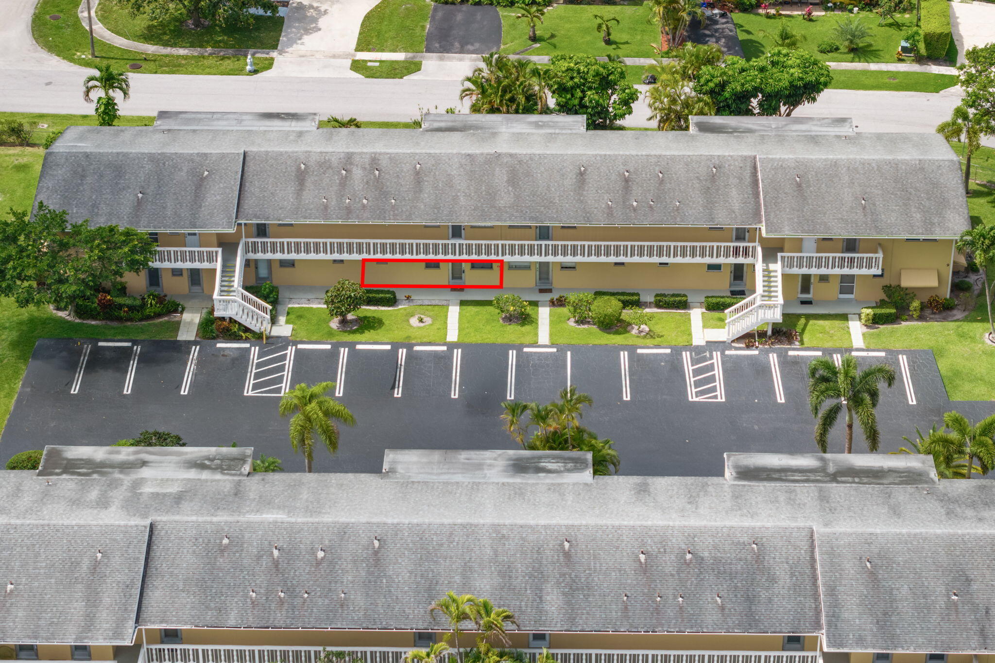 VILLAGE ROYALE CONDO 8 - Residential