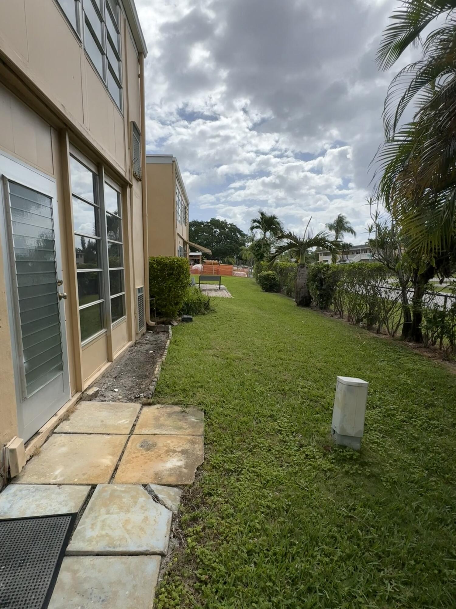 VILLAGE ROYALE CONDO 8 - Residential