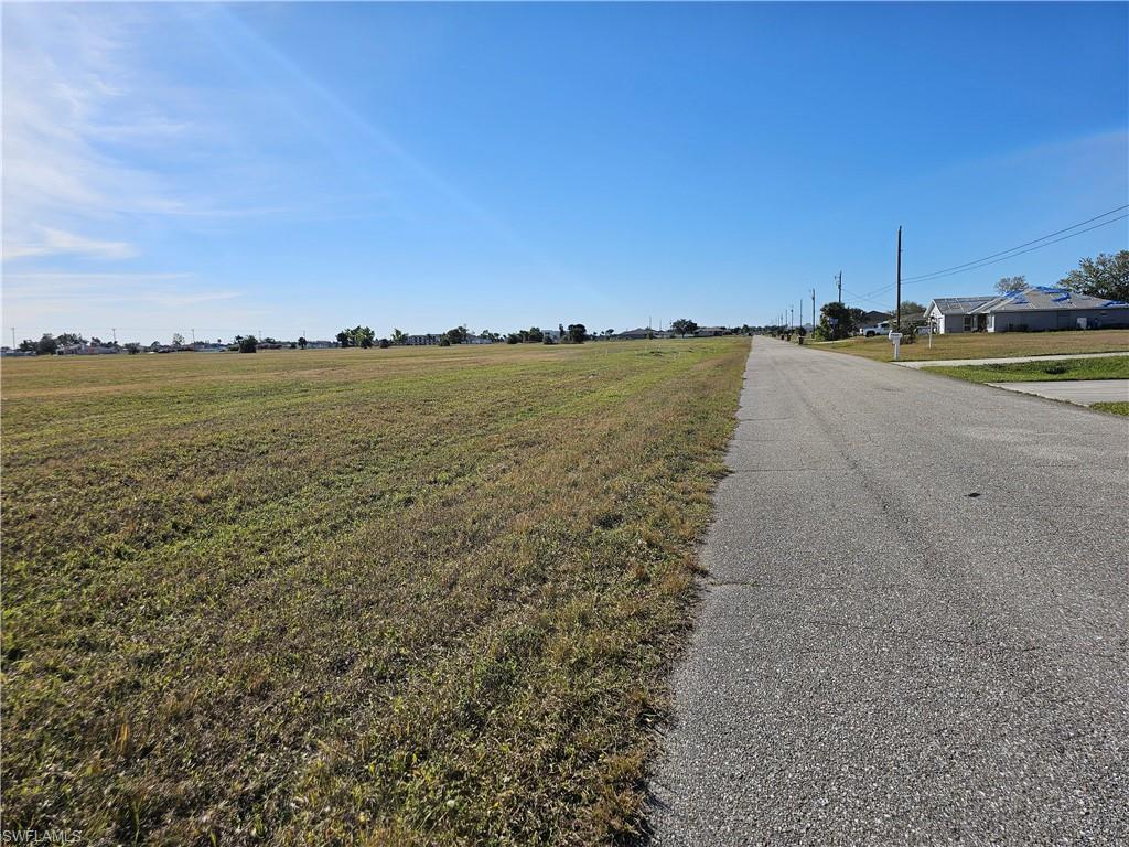 This vacant lot is located in a commercial zone for professional use, ideal for accountants, attorneys' office, the options are endless. Perfect blend for business seeking accessibility and community charm. The growth potential is huge at the lowest price in the block.