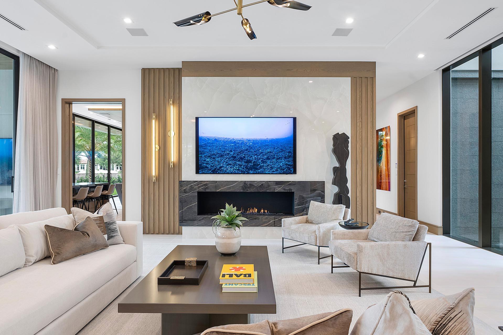 ROYAL PALM YACHT & COUNTRY CLUB - Residential