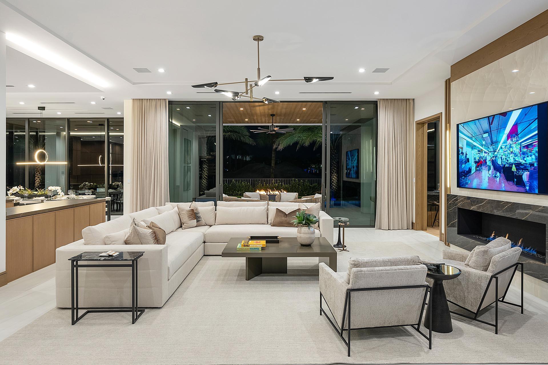 ROYAL PALM YACHT & COUNTRY CLUB - Residential