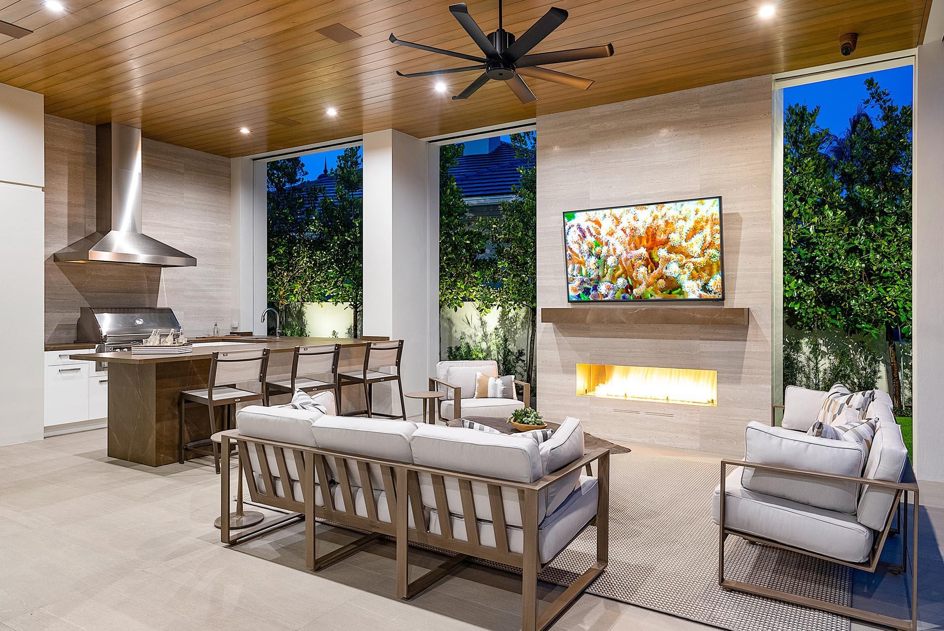 ROYAL PALM YACHT & COUNTRY CLUB - Residential