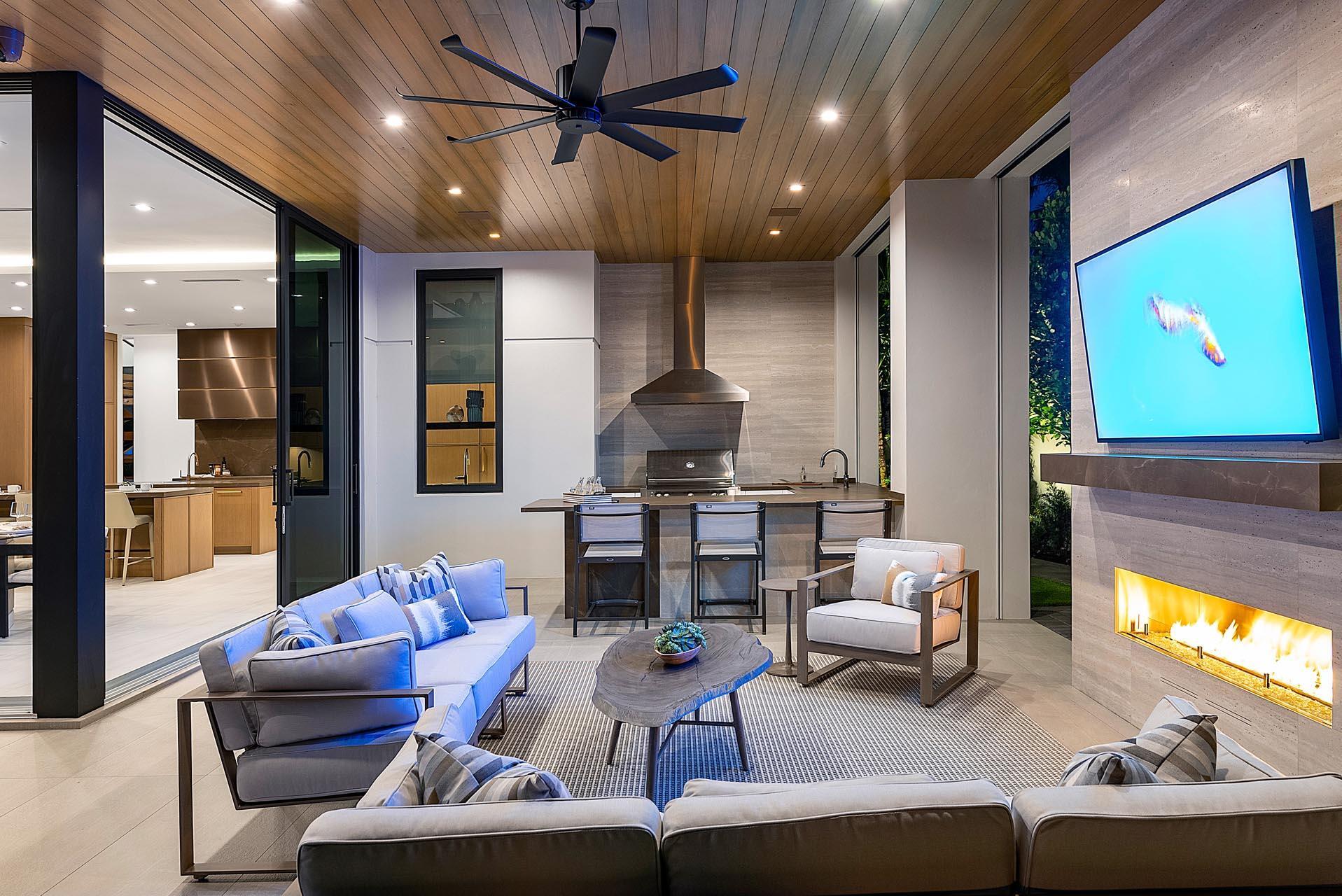 ROYAL PALM YACHT & COUNTRY CLUB - Residential