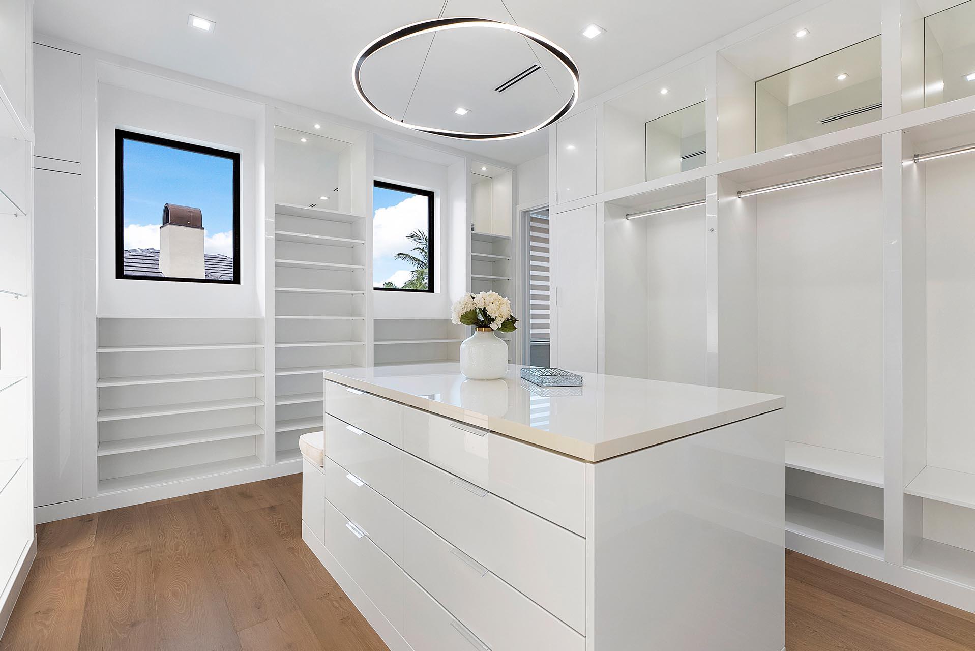 ROYAL PALM YACHT & COUNTRY CLUB - Residential