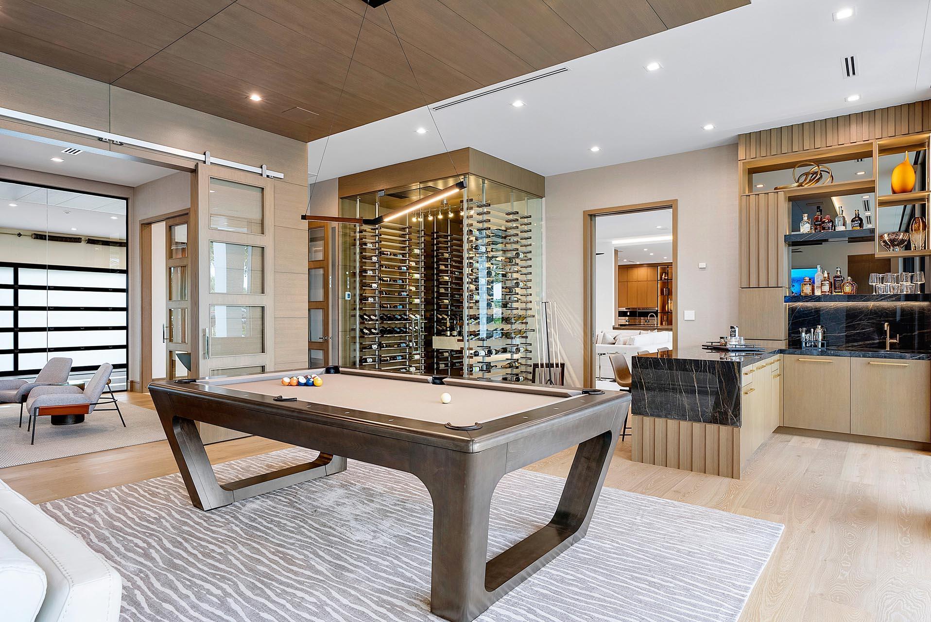 ROYAL PALM YACHT & COUNTRY CLUB - Residential