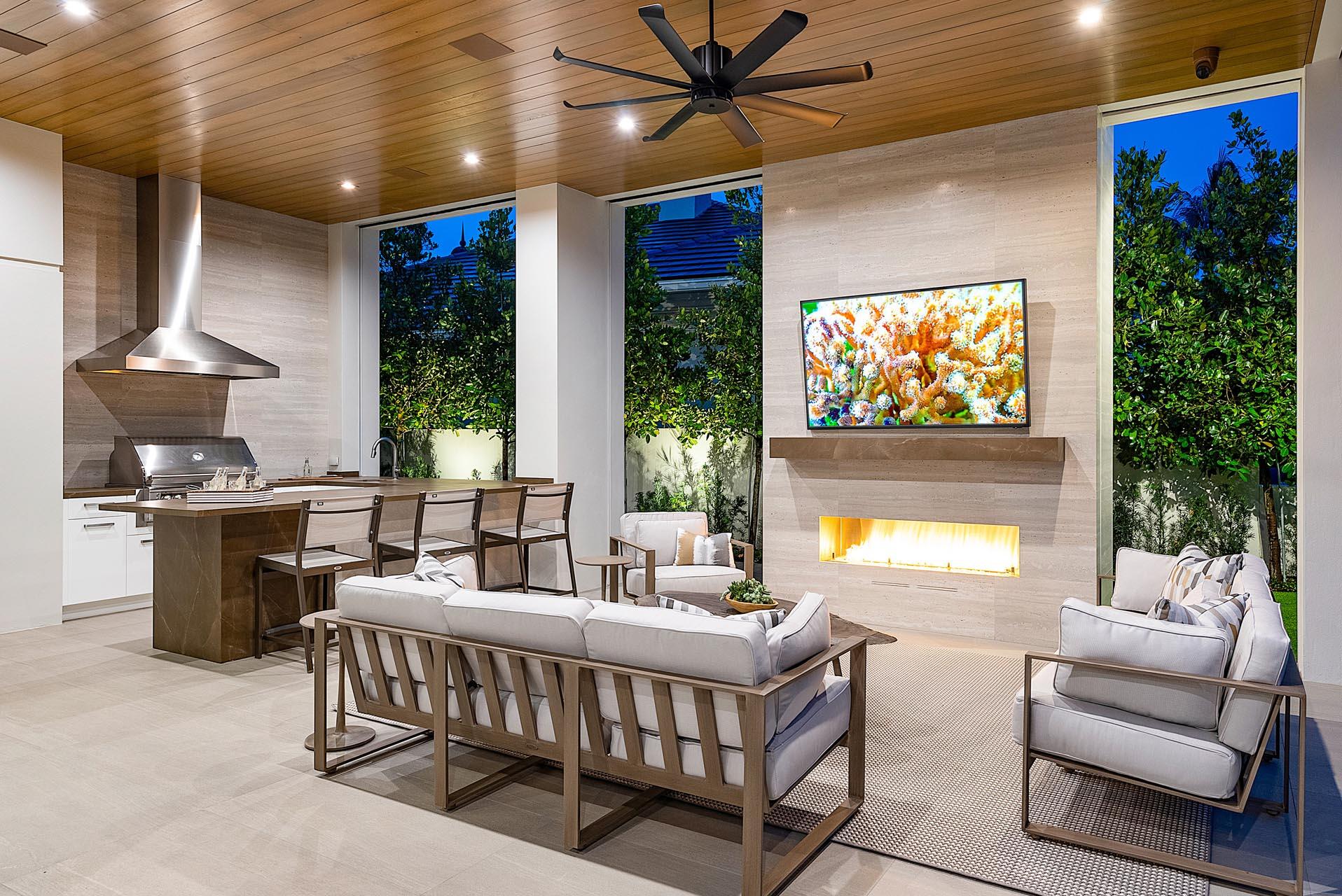 ROYAL PALM YACHT & COUNTRY CLUB - Residential