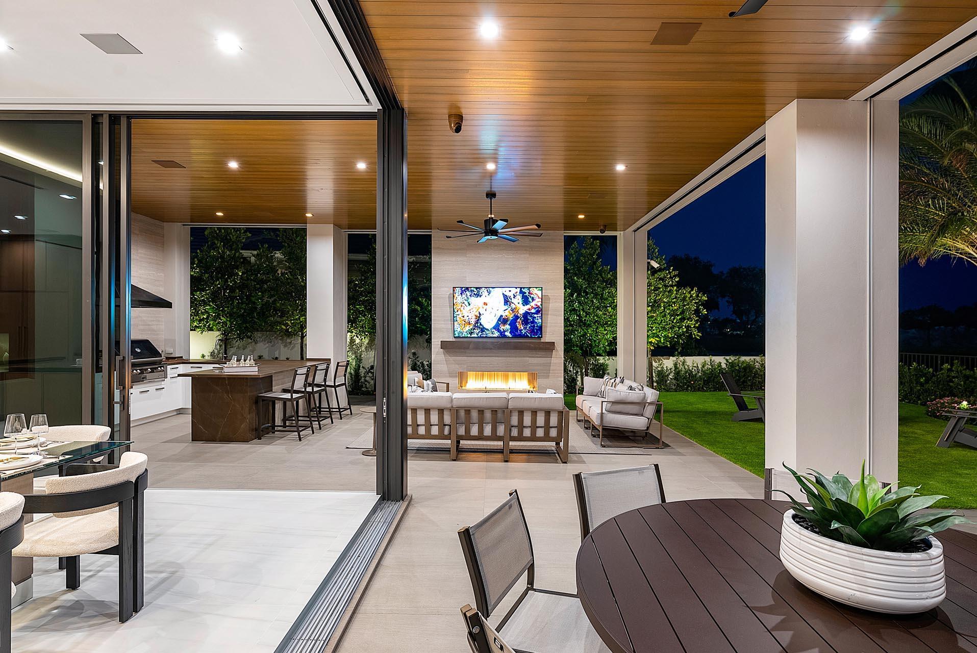 ROYAL PALM YACHT & COUNTRY CLUB - Residential
