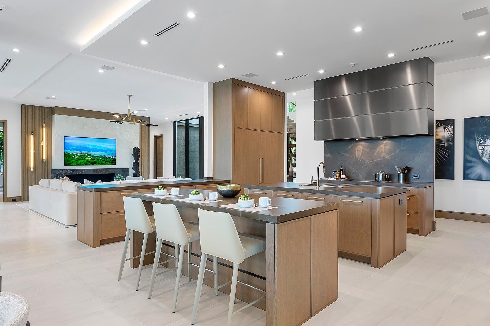 ROYAL PALM YACHT & COUNTRY CLUB - Residential