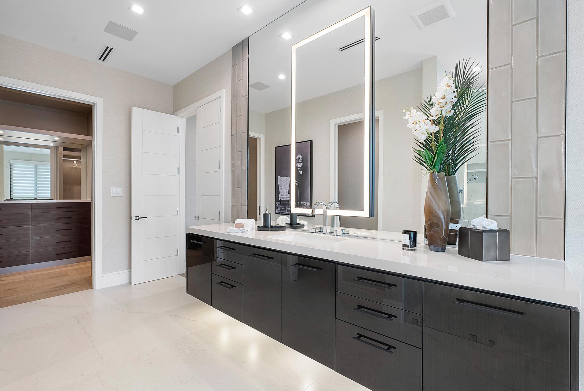 ROYAL PALM YACHT & COUNTRY CLUB - Residential