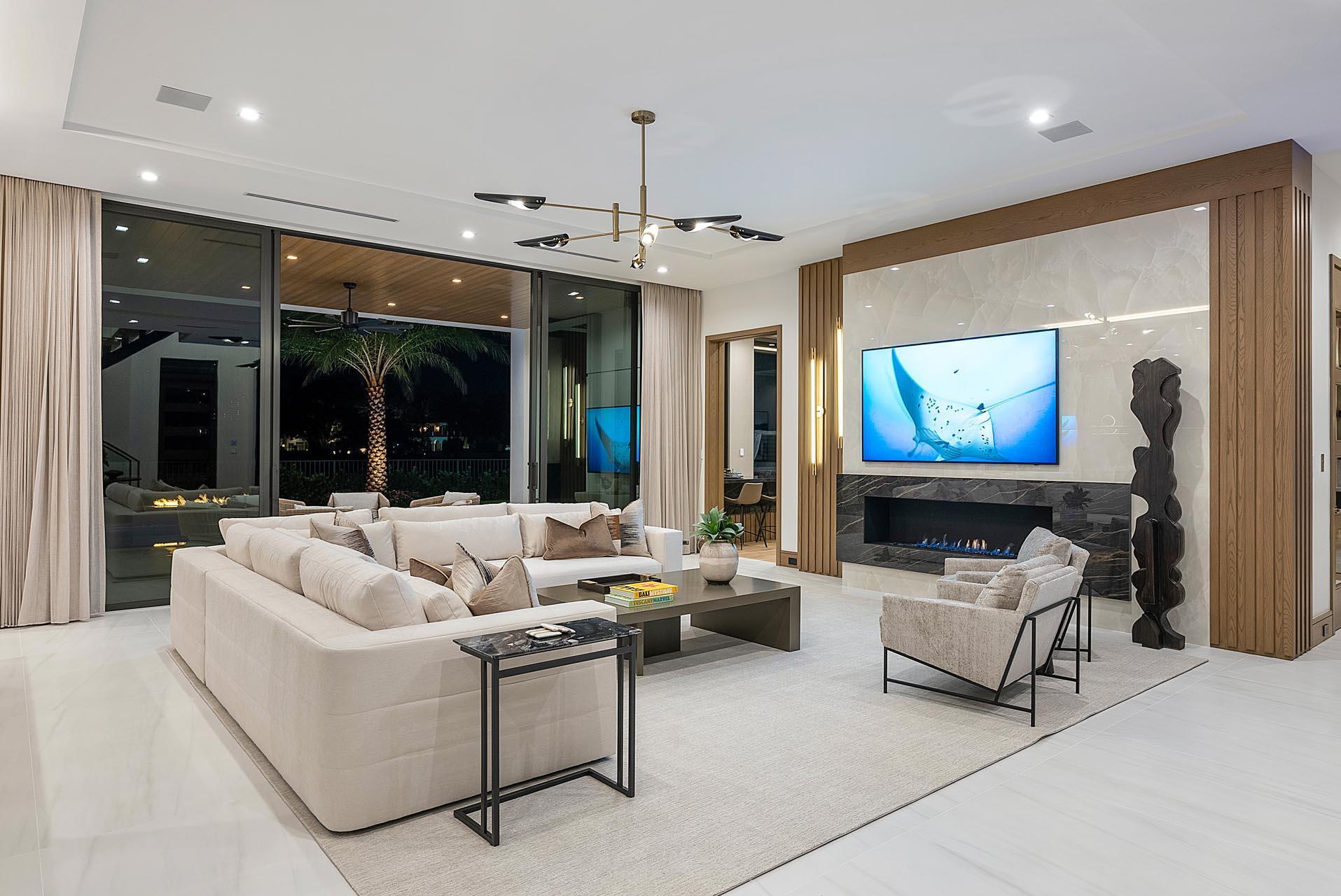 ROYAL PALM YACHT & COUNTRY CLUB - Residential