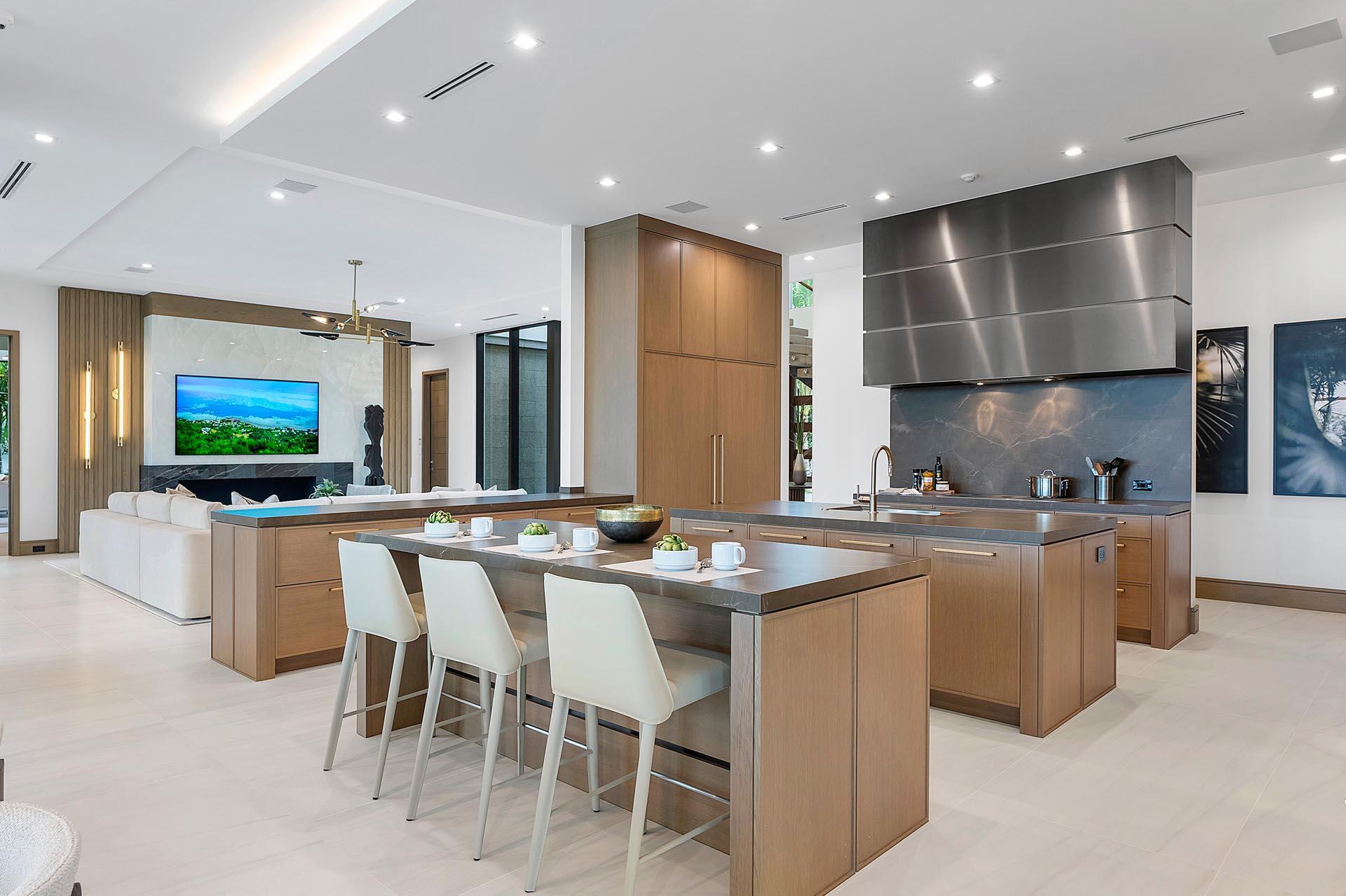 ROYAL PALM YACHT & COUNTRY CLUB - Residential