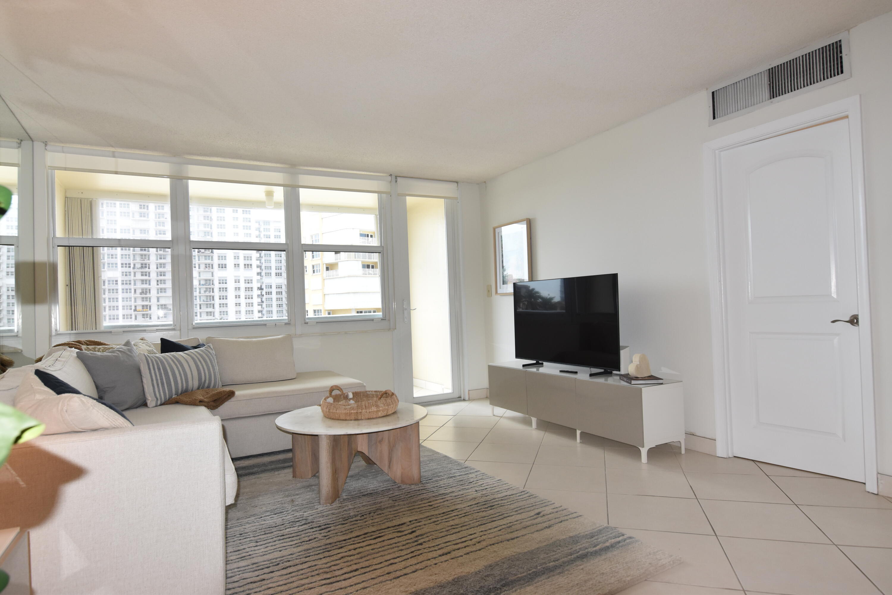 JAMAICA HOUSE CONDOMINIUM - Residential Lease