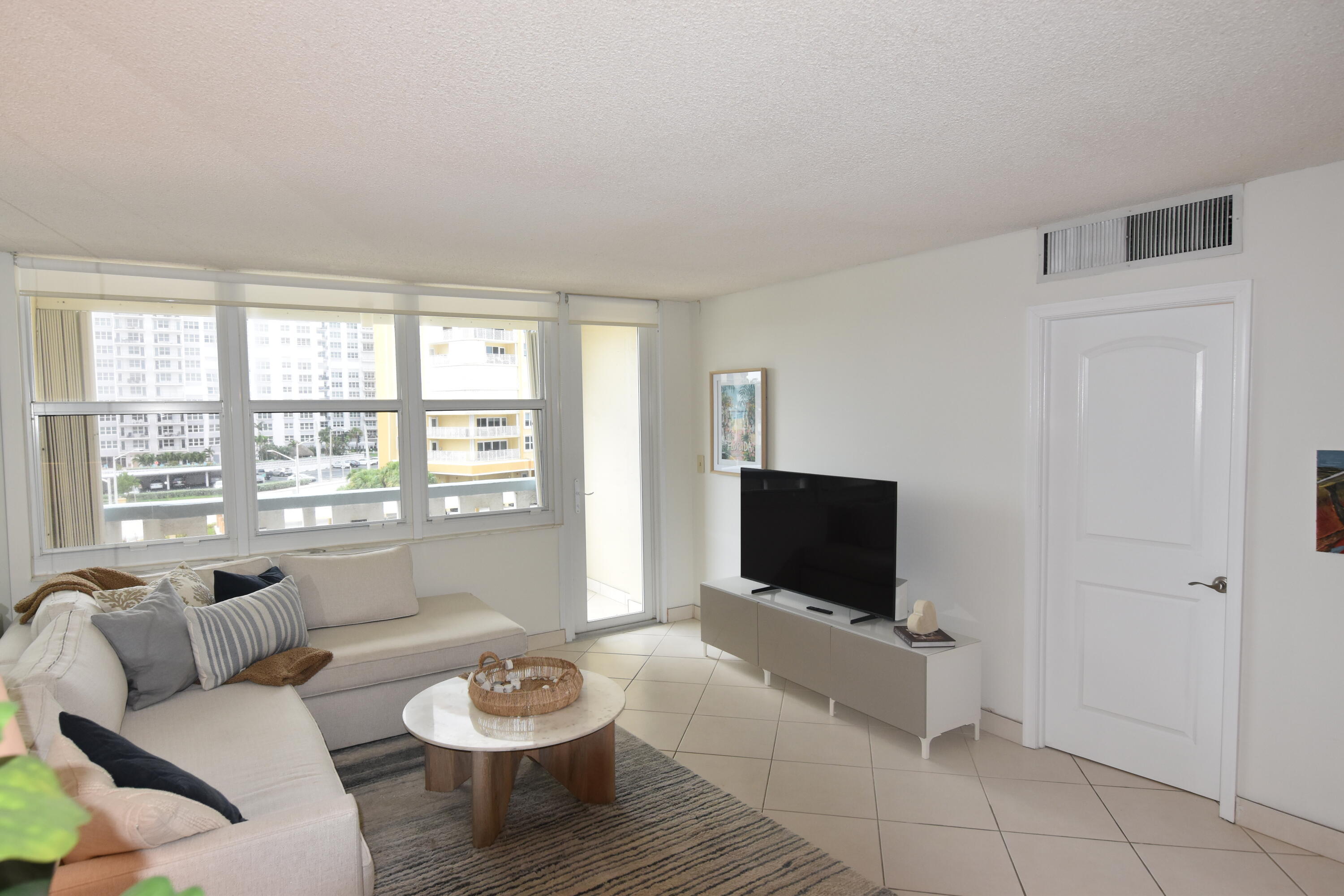 JAMAICA HOUSE CONDOMINIUM - Residential Lease