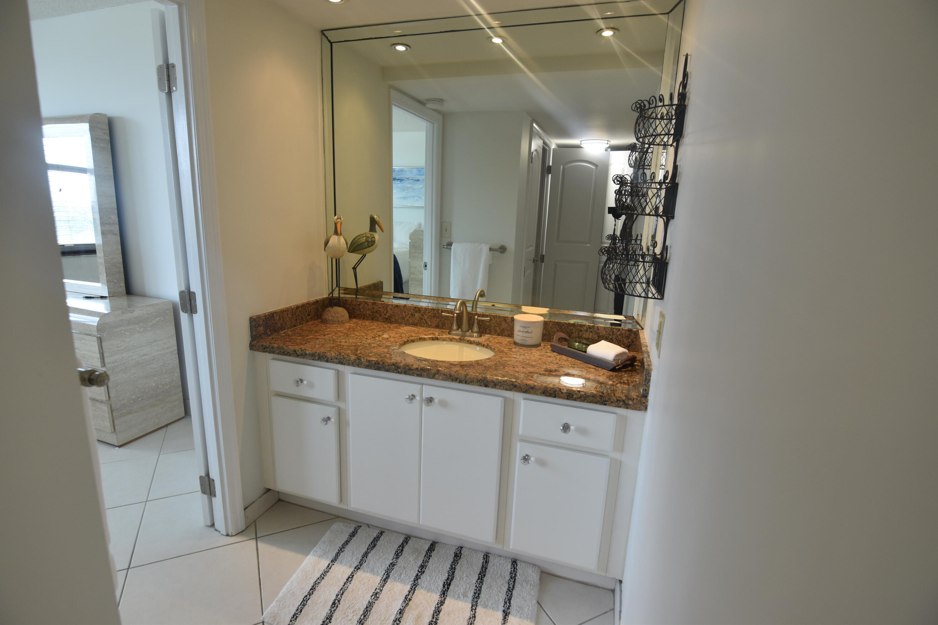 JAMAICA HOUSE CONDOMINIUM - Residential Lease