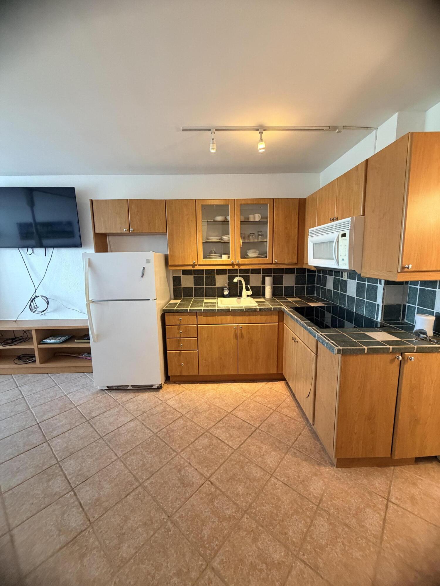 Investor opportunity! Own a turnkey, income-producing beachfront property at the iconic Ocean Manor Beach Resort. This furnished efficiency can be rented daily, weekly, monthly, or annually, offering outstanding income potential or the perfect personal beach getaway. The unit features a queen-size bedroom set separated by a 3/4 privacy wall, a queen-size futon for additional sleeping, a full-size kitchen, and a dining area with seating for four. Enjoy direct beach access, the acclaimed Casa Calabria Italian restaurant, and the world-famous Bamboo Beach Tiki Bar. A rare opportunity to own a flexible investment in one of Fort Lauderdale Beach's most sought-after oceanfront resorts.