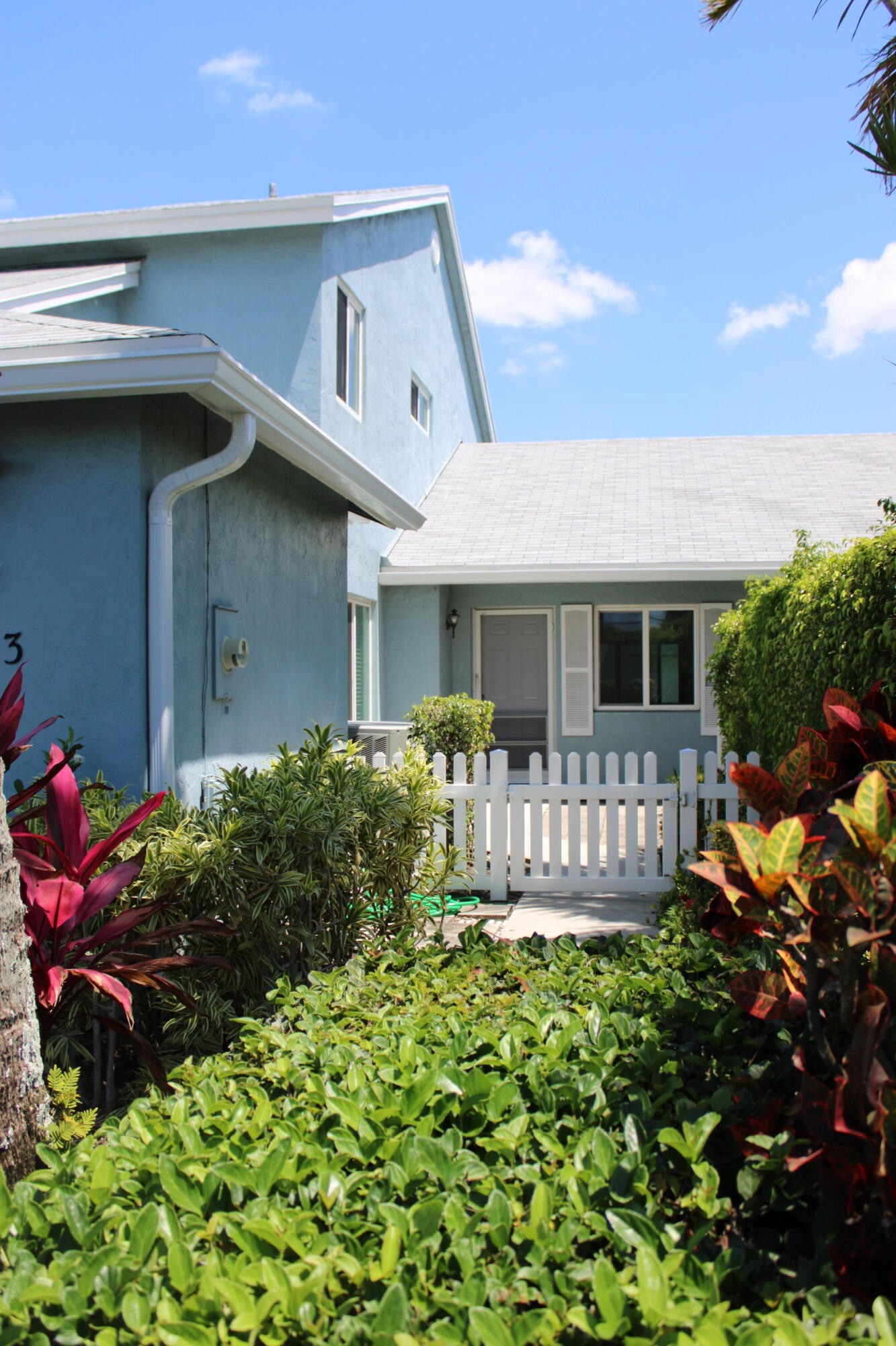 ISLAND CLUB - Residential Lease