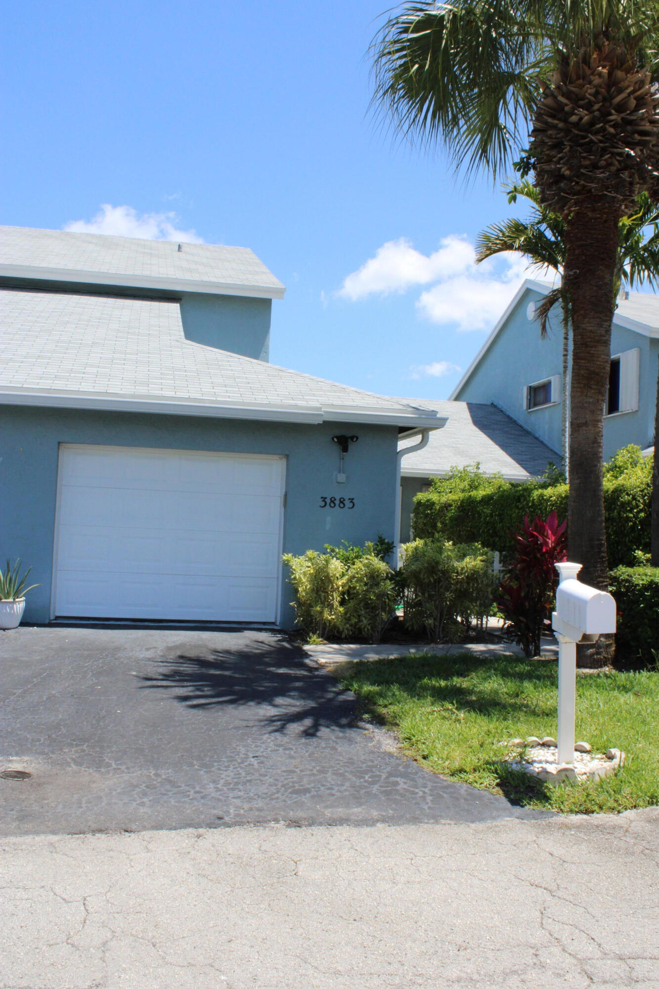 ISLAND CLUB - Residential Lease