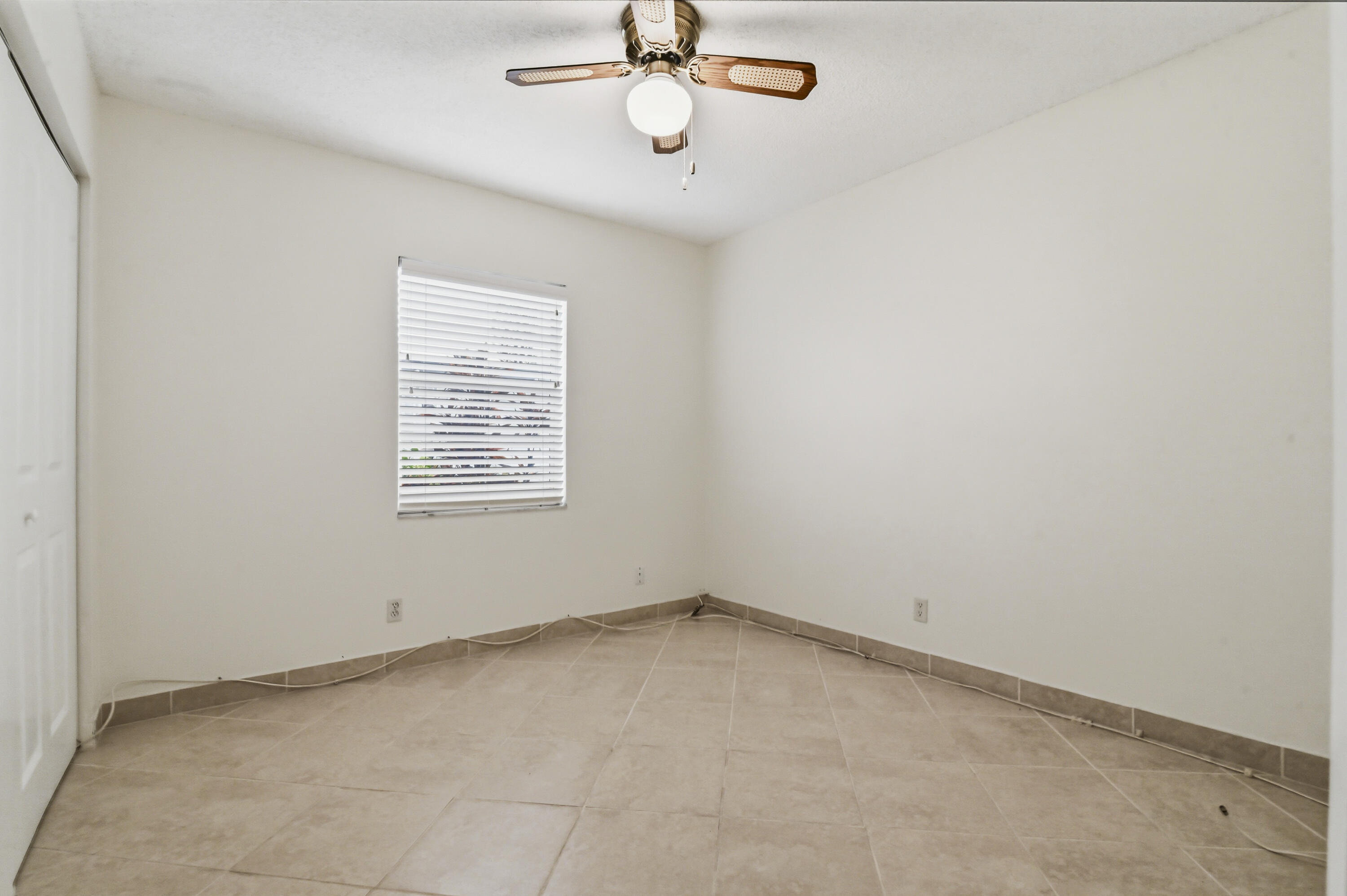 EVERGREEN CONDO - Residential