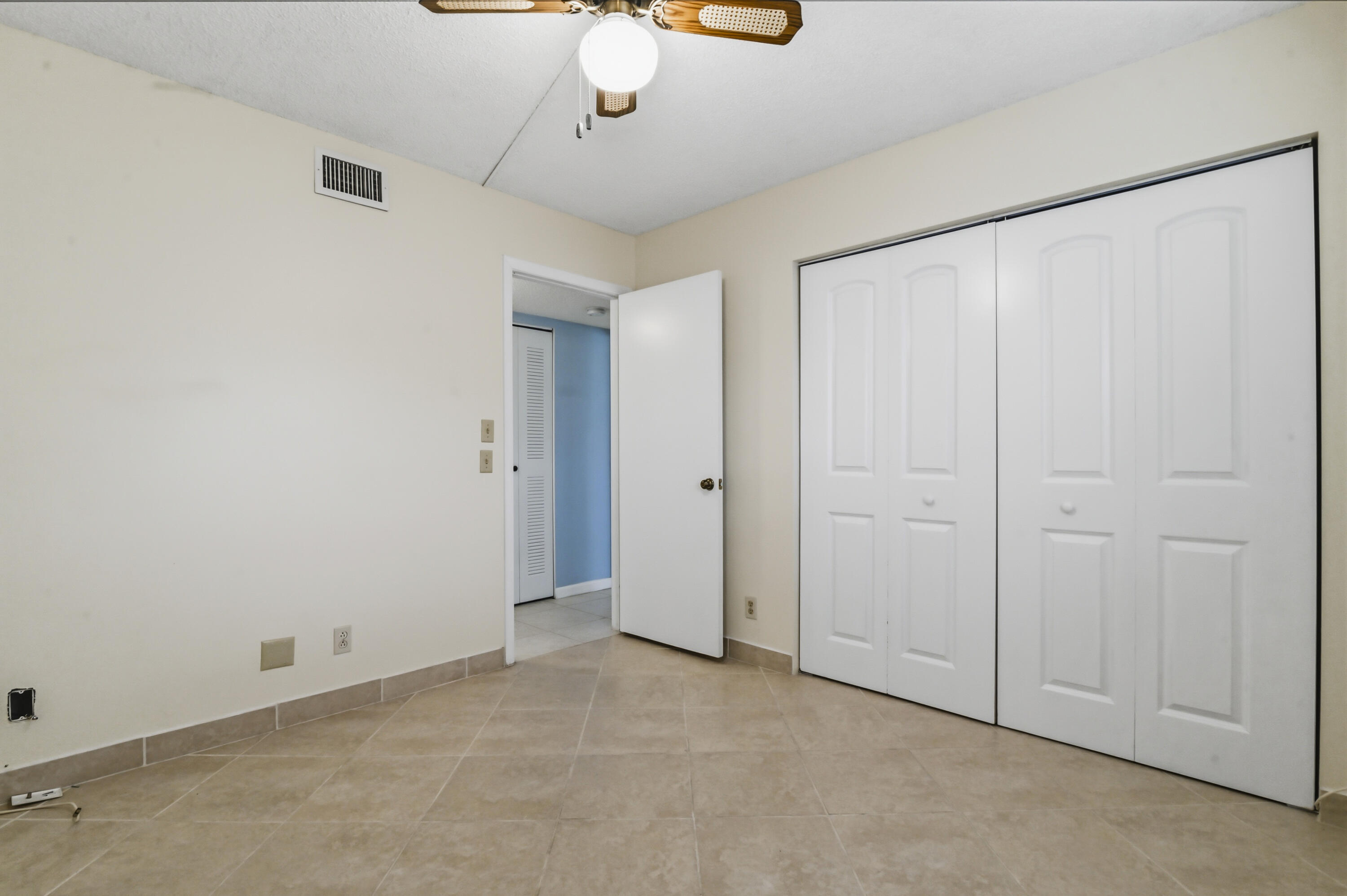 EVERGREEN CONDO - Residential