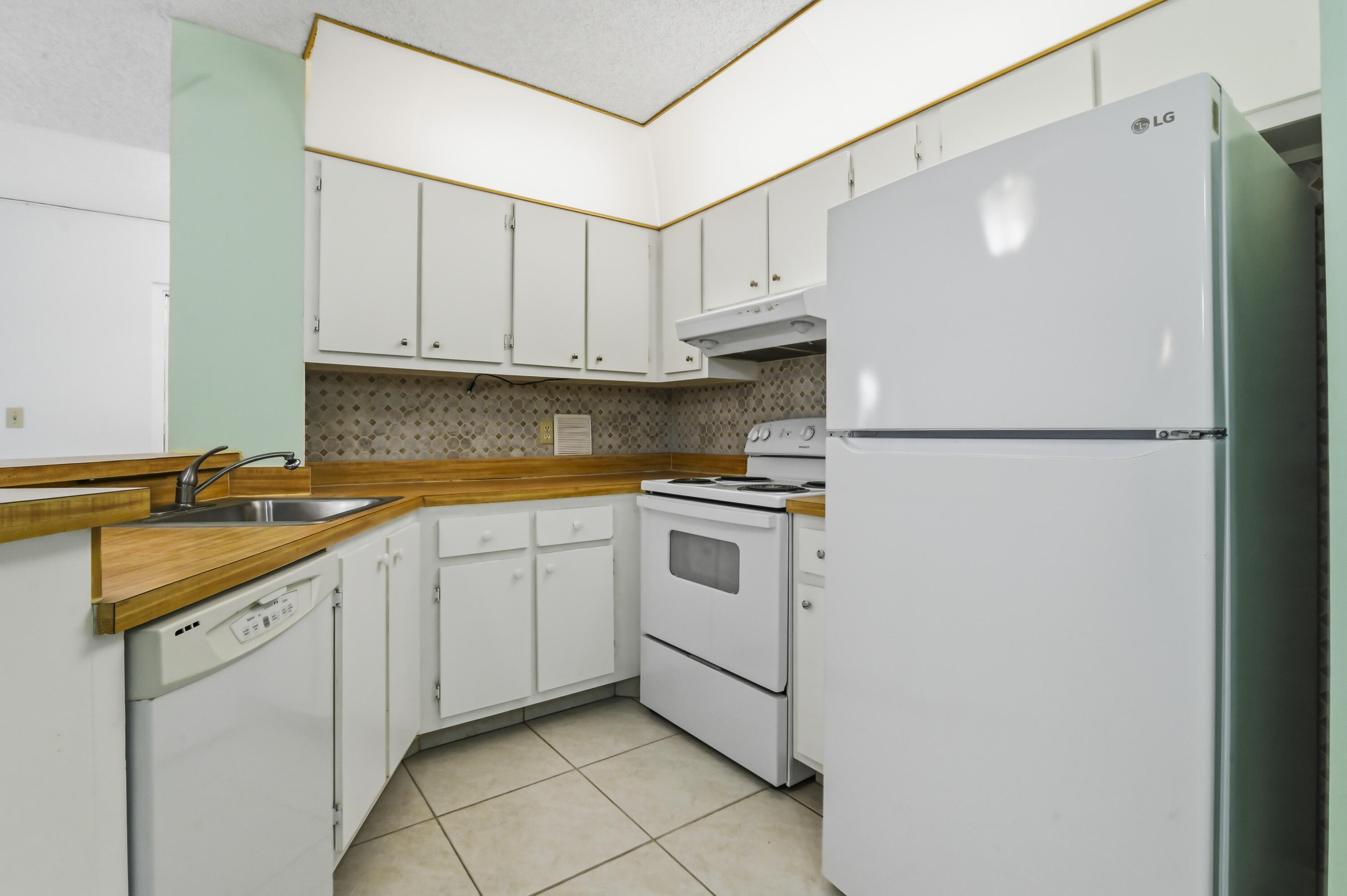 EVERGREEN CONDO - Residential