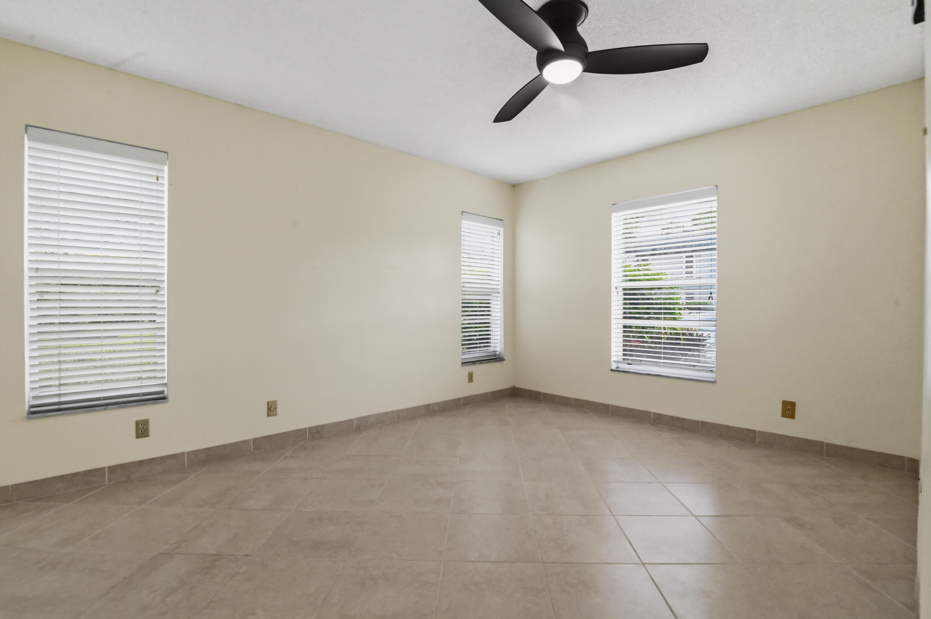EVERGREEN CONDO - Residential