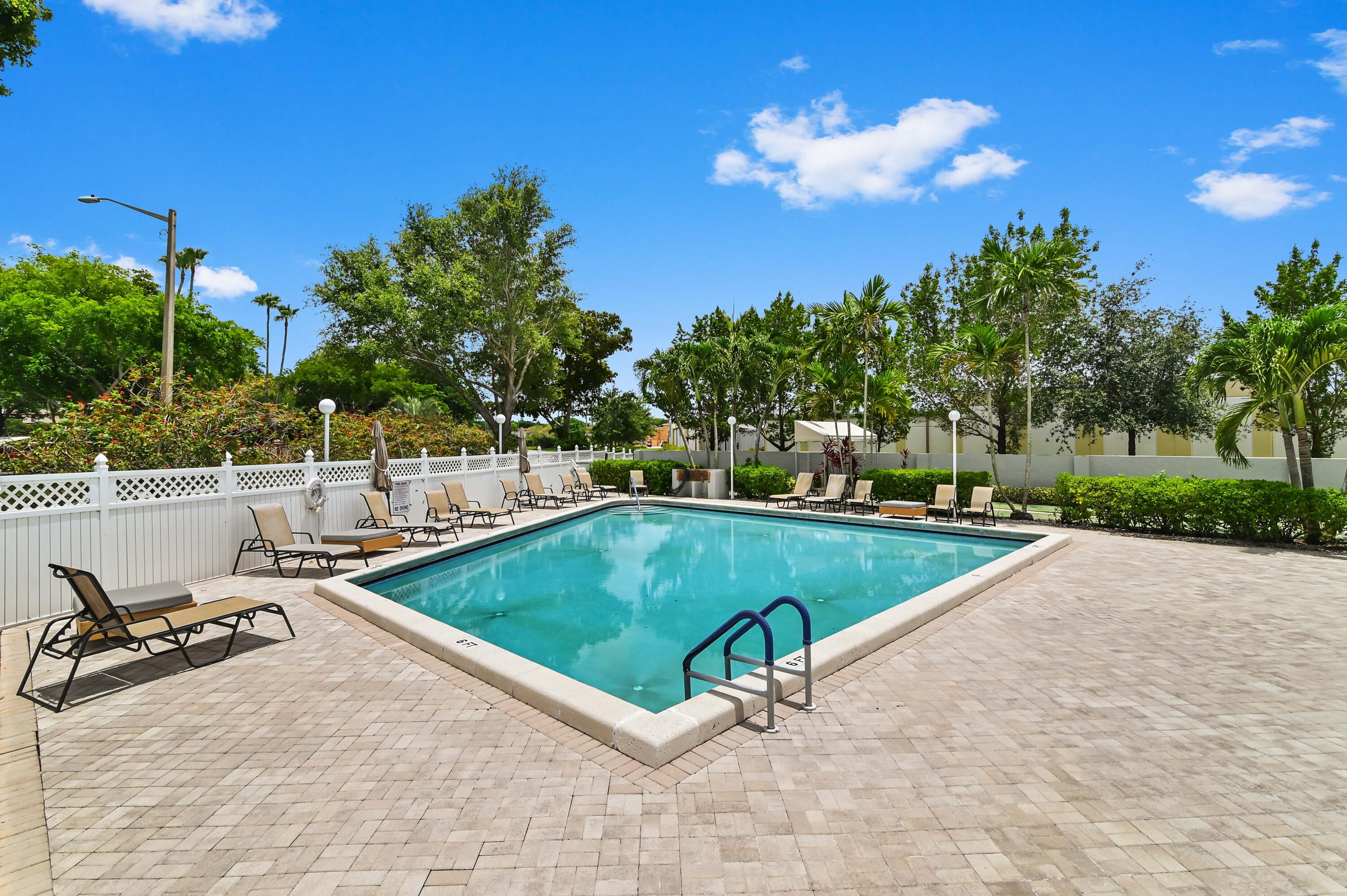 EVERGREEN CONDO - Residential