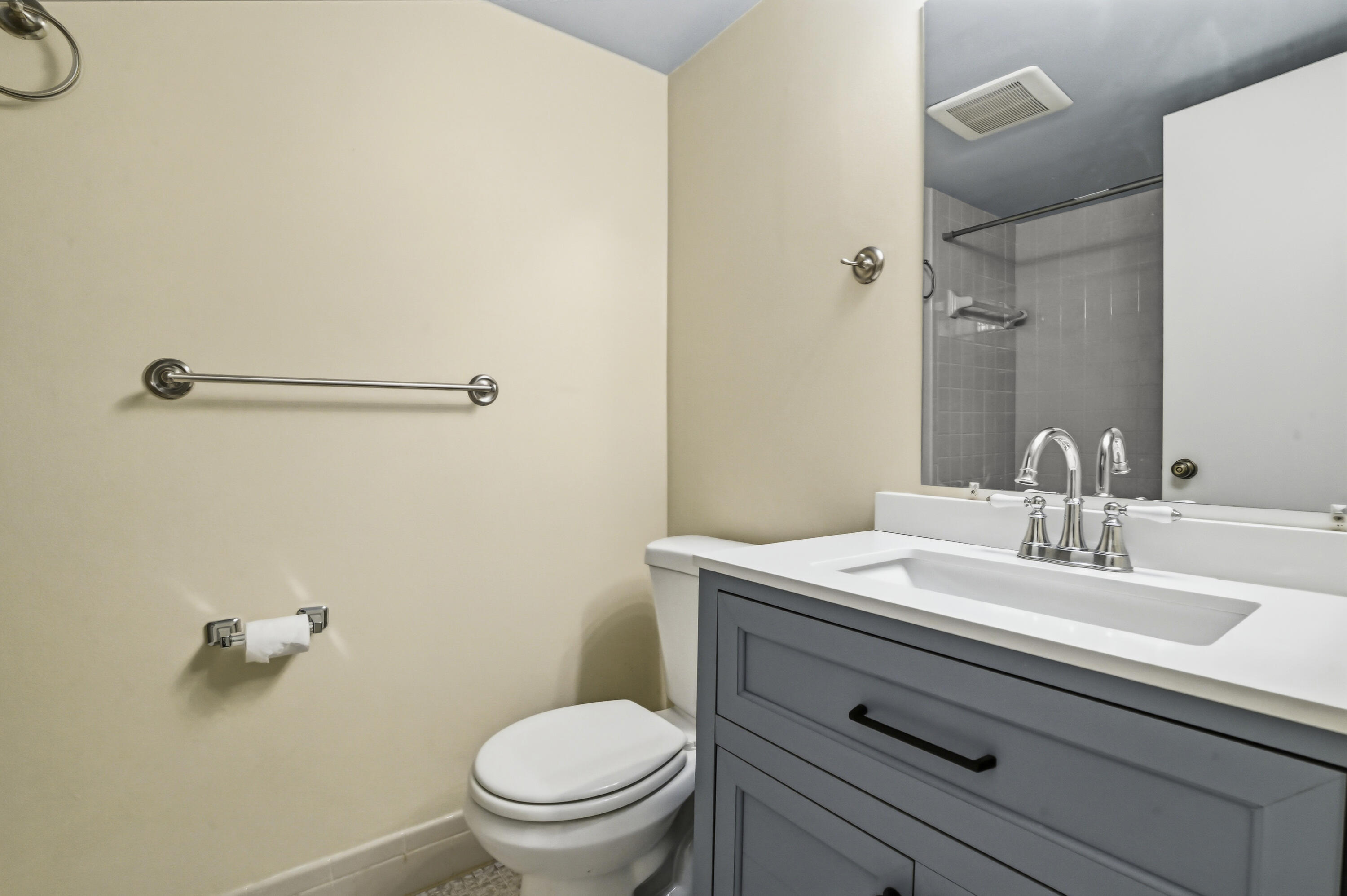 EVERGREEN CONDO - Residential