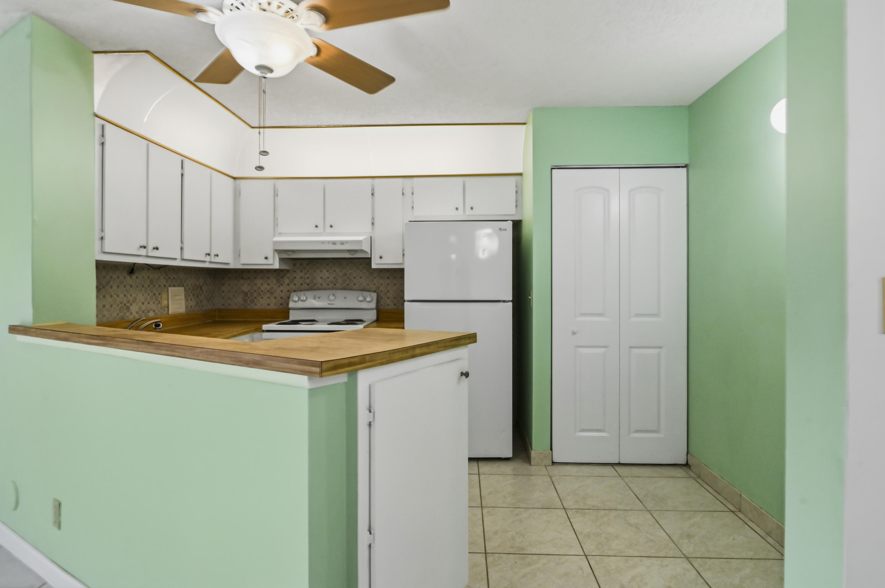EVERGREEN CONDO - Residential