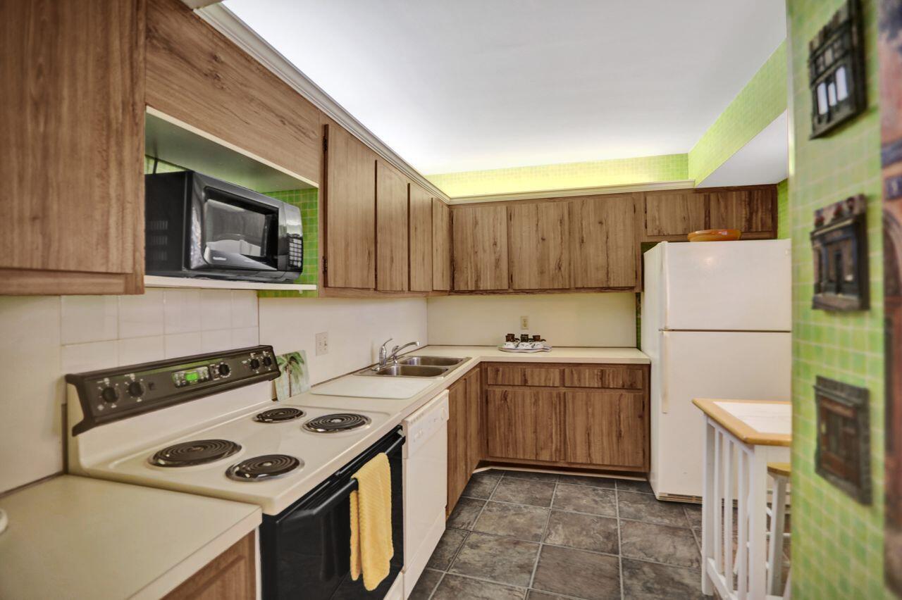 OCEAN TRAIL CONDO II - Residential