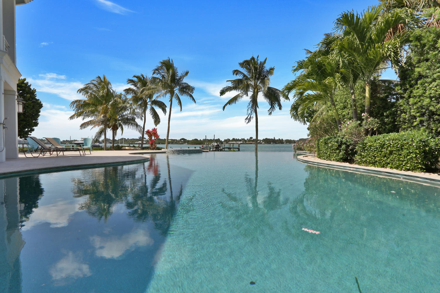 RIVERSIDE ON THE LOXAHATCHEE - Residential