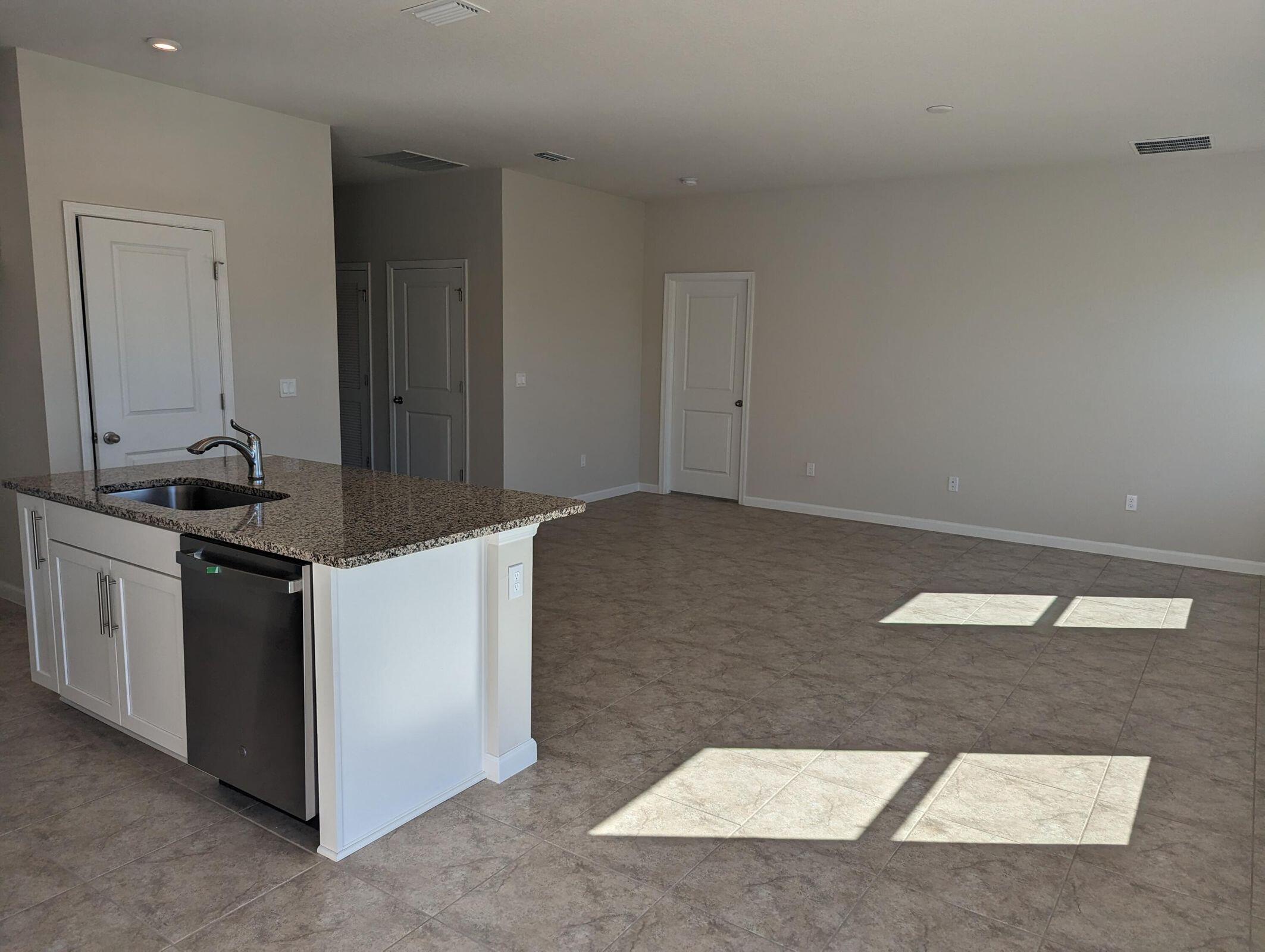 VERANO SOUTH PUD 1 - POD C - PLAT NO. 4 - Residential Lease