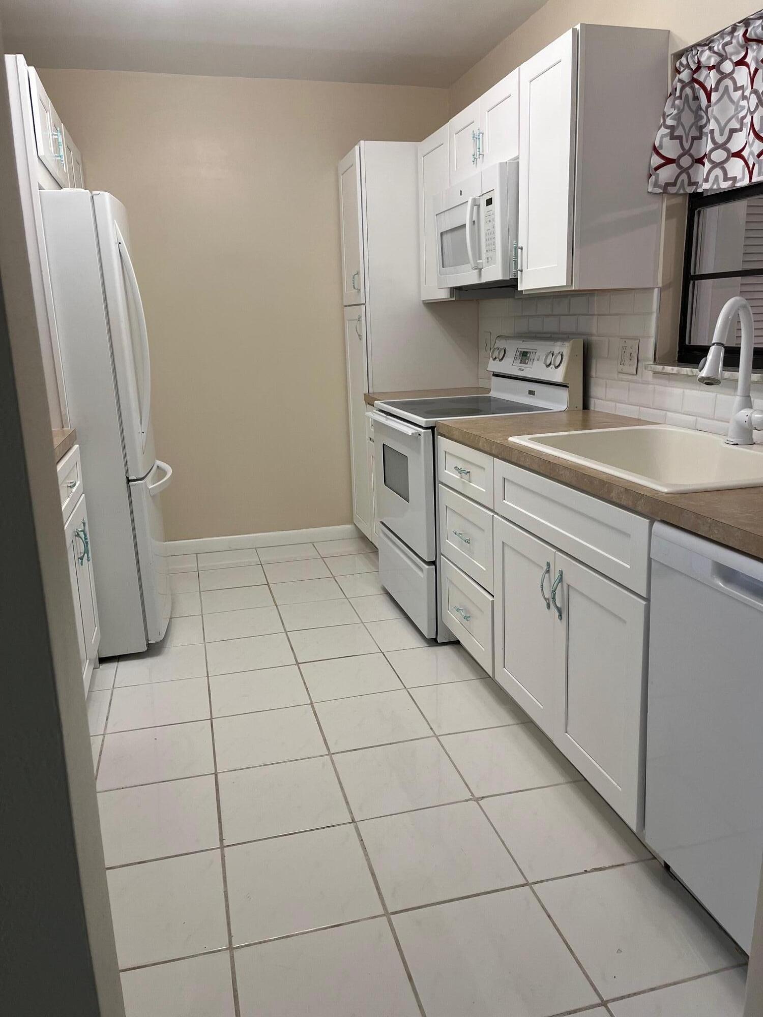 PEBBLE SPRINGS CONDOMINIUM - Residential