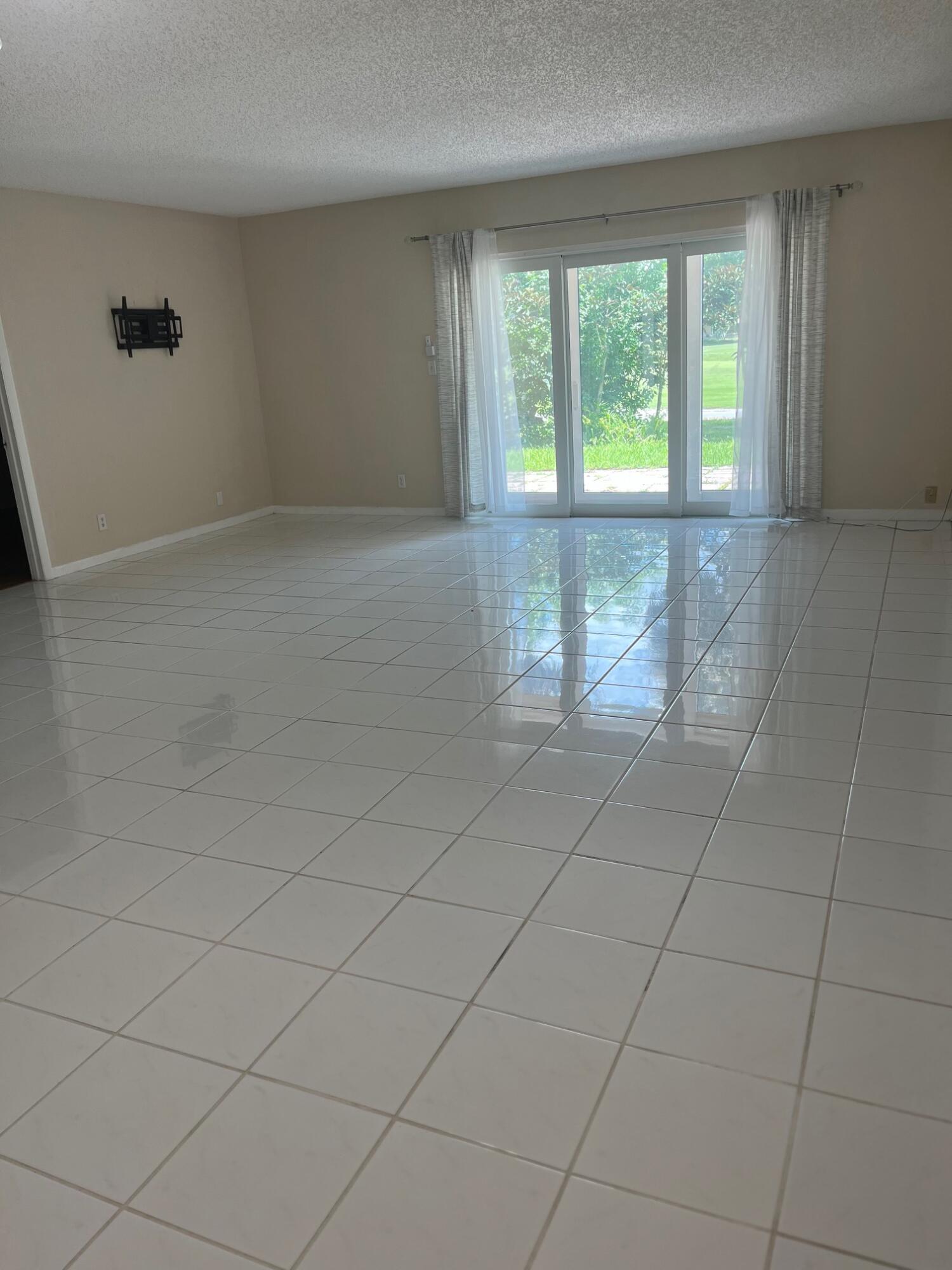 PEBBLE SPRINGS CONDOMINIUM - Residential