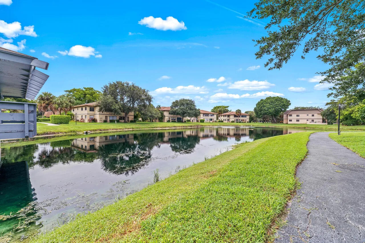 DELRAY OAKS CONDO - Residential