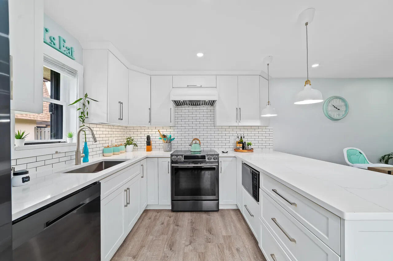 DELRAY OAKS CONDO - Residential