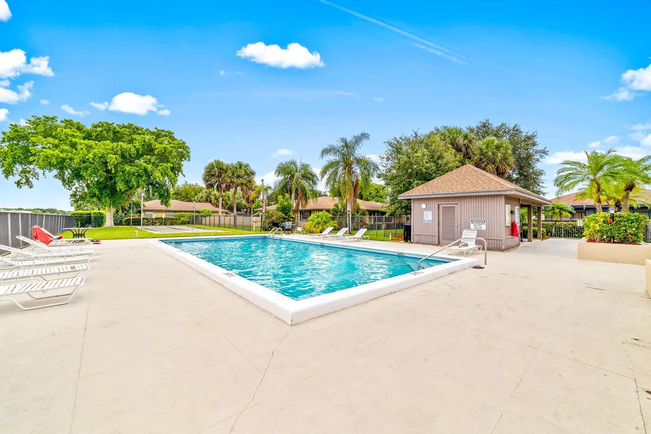 DELRAY OAKS CONDO - Residential