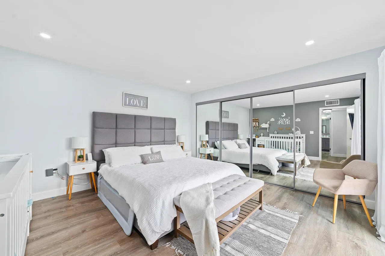 DELRAY OAKS CONDO - Residential