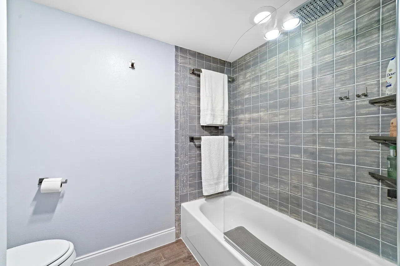 DELRAY OAKS CONDO - Residential