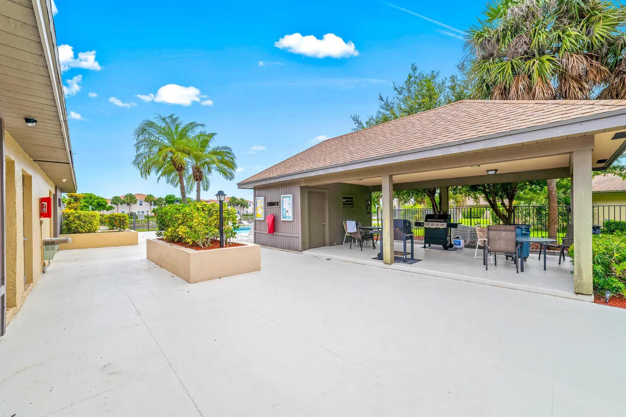 DELRAY OAKS CONDO - Residential