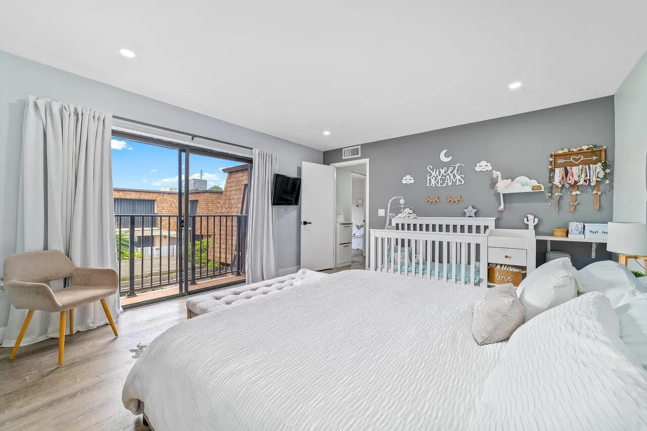 DELRAY OAKS CONDO - Residential